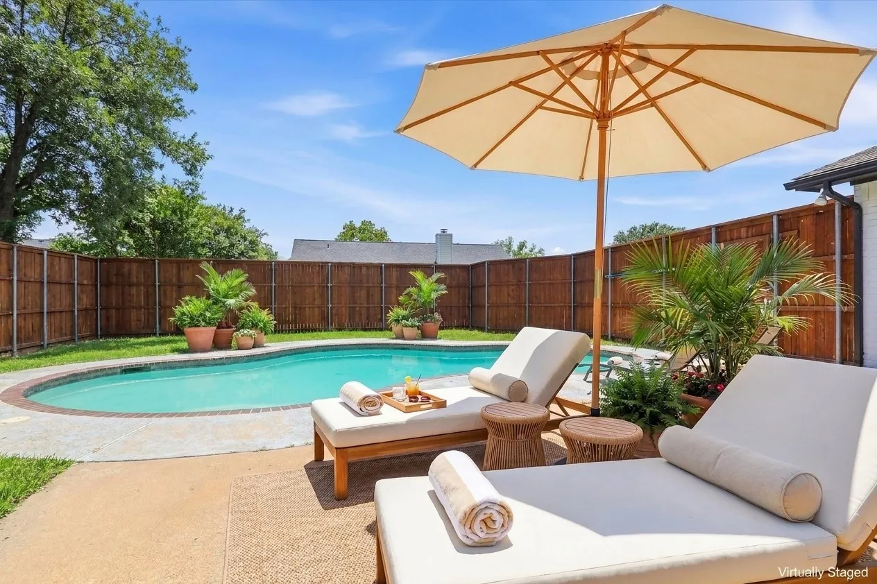 Single Family Residence For Sale in Denton County , 6857 Younger Drive, The Colony, Texas 75056, 3 Bedroom, 2 Bathroom, 2 Garage spaces, 1,810 Sqft, built in 1985, mls#21396285, Real Estate Agent in The Colony, Homes For Sale in Denton county, Homes For Sale in The Colony, Realtor in The Colony Texas, Real Estate Brokerage Independent Realty Texas, Luminita Cordes Realtor