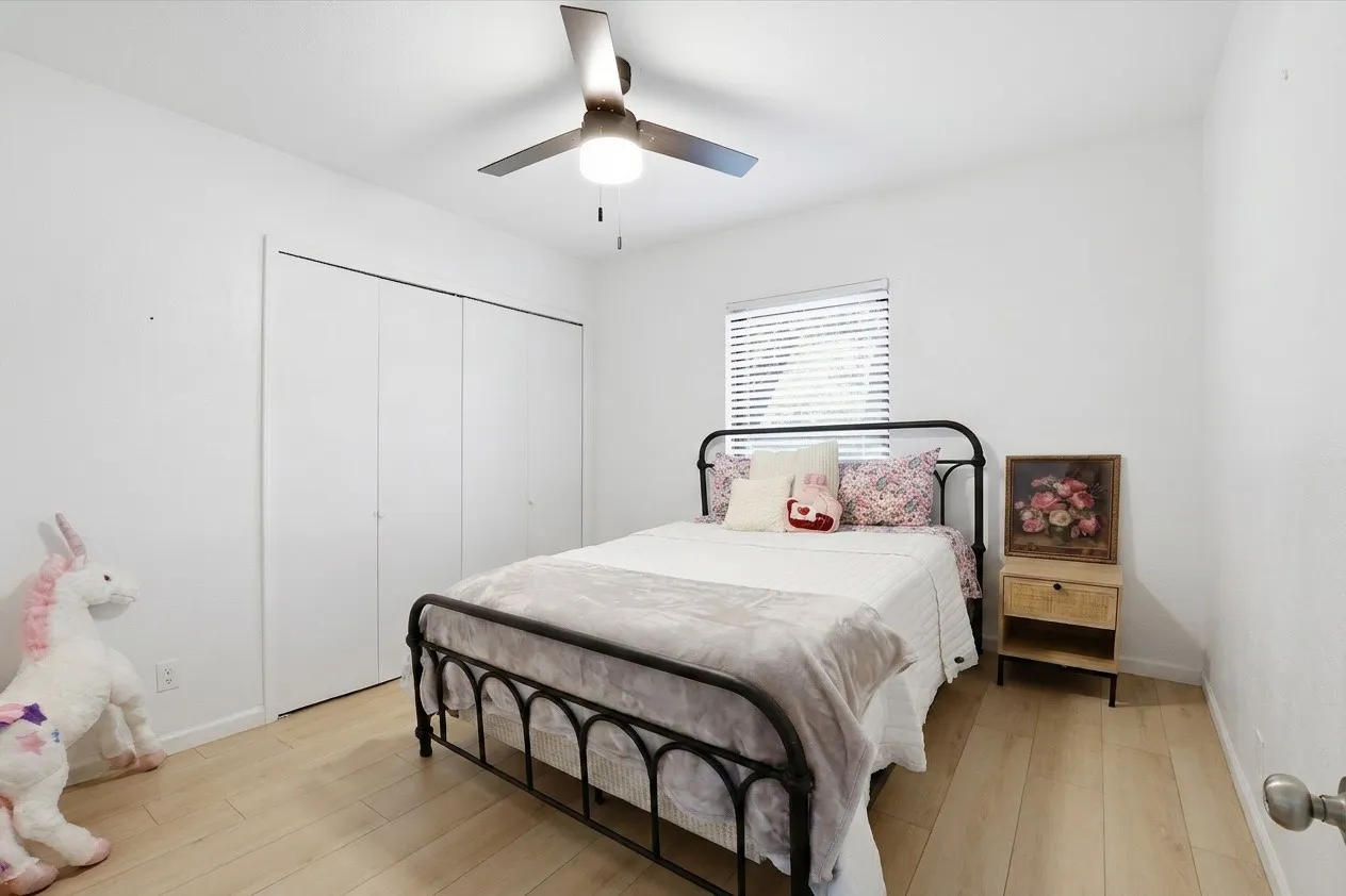 Single Family Residence For Sale in Denton County , 6857 Younger Drive, The Colony, Texas 75056, 3 Bedroom, 2 Bathroom, 2 Garage spaces, 1,810 Sqft, built in 1985, mls#21396285, Real Estate Agent in The Colony, Homes For Sale in Denton county, Homes For Sale in The Colony, Realtor in The Colony Texas, Real Estate Brokerage Independent Realty Texas, Luminita Cordes Realtor