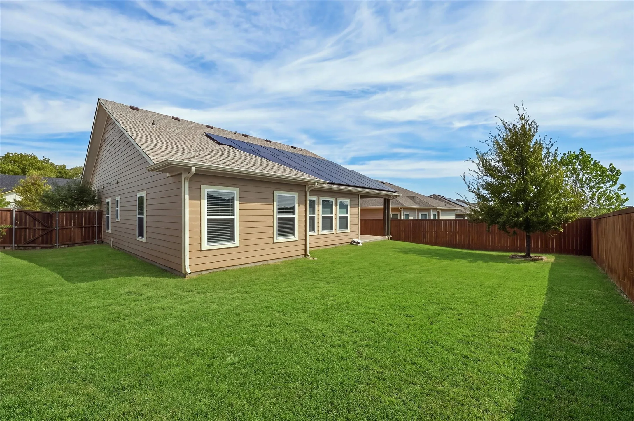 Single Family Residence For Sale in Grayson County , 3302 Sweetwater Way, Sherman, Texas 75090, 4 Bedroom, 3 Bathroom, 2 Garage spaces, 2,107 Sqft, built in 2019, mls#21396266, Real Estate Agent in Sherman, Homes For Sale in Grayson county, Homes For Sale in Sherman, Realtor in Sherman Texas, Real Estate Brokerage Independent Realty Texas, Luminita Cordes Realtor