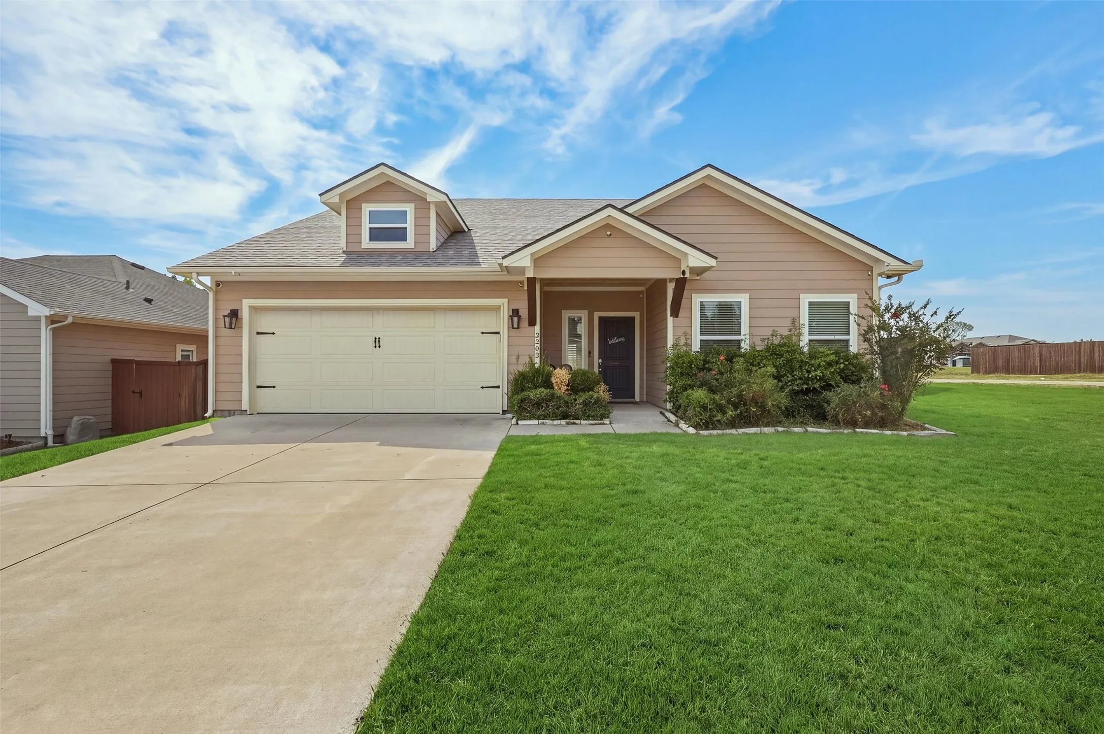 Single Family Residence For Sale in Grayson County , 3302 Sweetwater Way, Sherman, Texas 75090, 4 Bedroom, 3 Bathroom, 2 Garage spaces, 2,107 Sqft, built in 2019, mls#21396266, Real Estate Agent in Sherman, Homes For Sale in Grayson county, Homes For Sale in Sherman, Realtor in Sherman Texas, Real Estate Brokerage Independent Realty Texas, Luminita Cordes Realtor