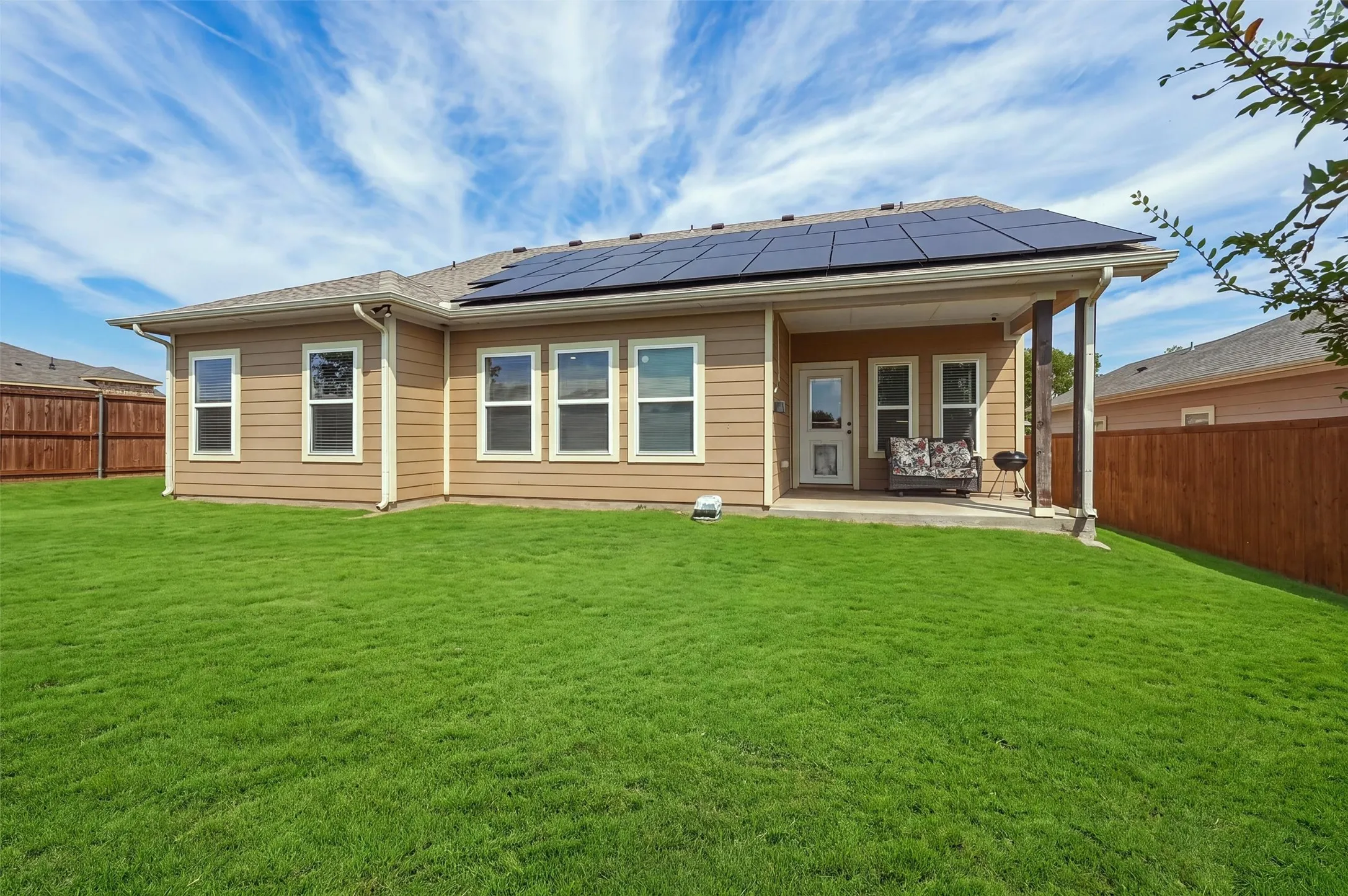 Single Family Residence For Sale in Grayson County , 3302 Sweetwater Way, Sherman, Texas 75090, 4 Bedroom, 3 Bathroom, 2 Garage spaces, 2,107 Sqft, built in 2019, mls#21396266, Real Estate Agent in Sherman, Homes For Sale in Grayson county, Homes For Sale in Sherman, Realtor in Sherman Texas, Real Estate Brokerage Independent Realty Texas, Luminita Cordes Realtor