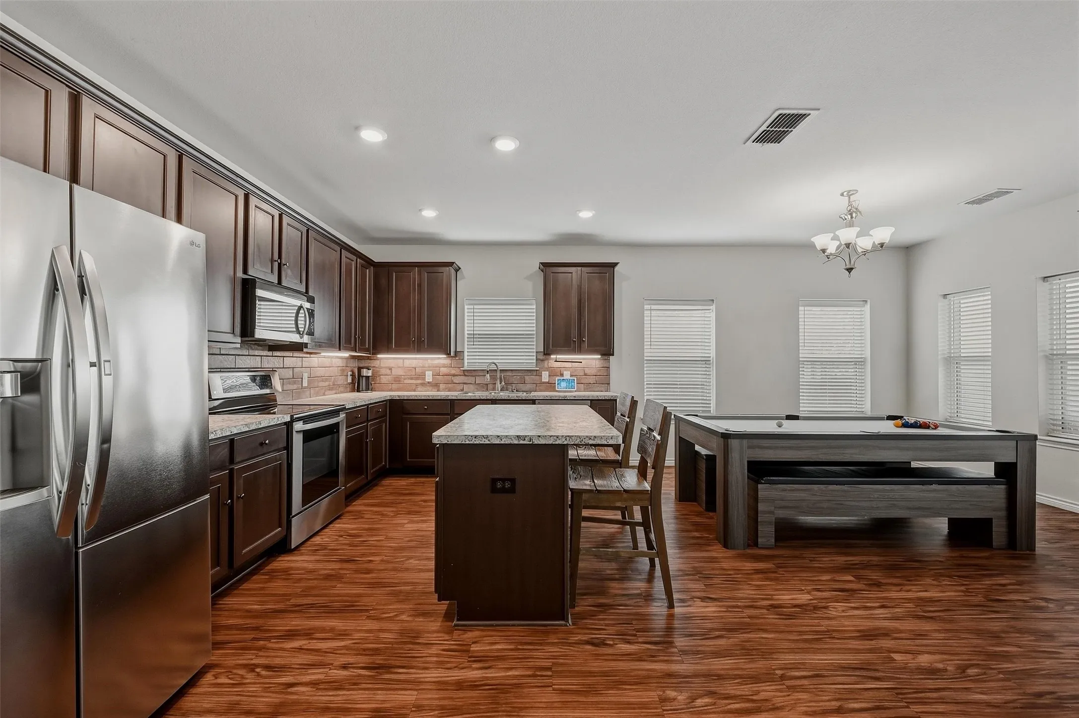 Single Family Residence For Sale in Grayson County , 3302 Sweetwater Way, Sherman, Texas 75090, 4 Bedroom, 3 Bathroom, 2 Garage spaces, 2,107 Sqft, built in 2019, mls#21396266, Real Estate Agent in Sherman, Homes For Sale in Grayson county, Homes For Sale in Sherman, Realtor in Sherman Texas, Real Estate Brokerage Independent Realty Texas, Luminita Cordes Realtor