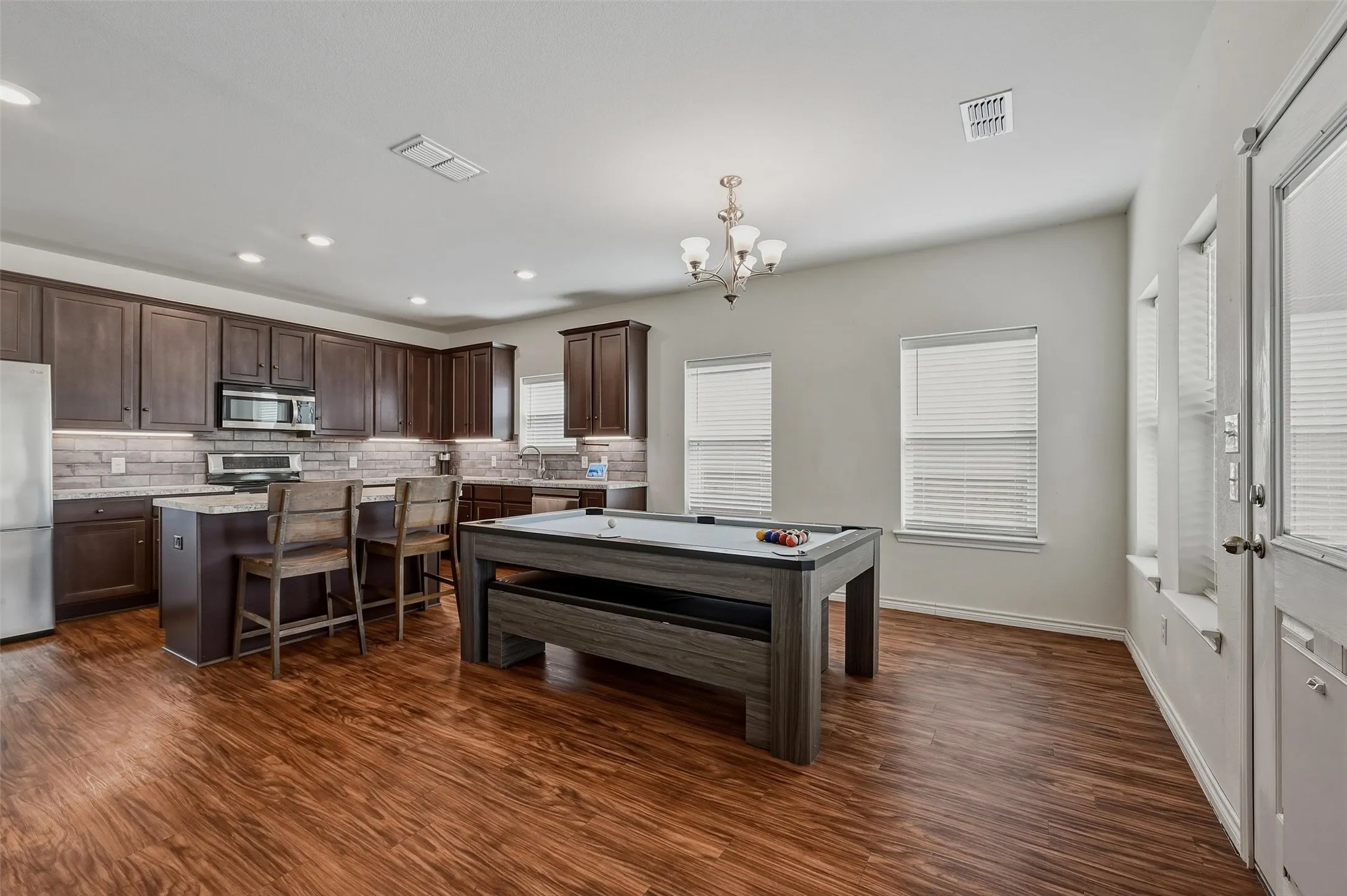 Single Family Residence For Sale in Grayson County , 3302 Sweetwater Way, Sherman, Texas 75090, 4 Bedroom, 3 Bathroom, 2 Garage spaces, 2,107 Sqft, built in 2019, mls#21396266, Real Estate Agent in Sherman, Homes For Sale in Grayson county, Homes For Sale in Sherman, Realtor in Sherman Texas, Real Estate Brokerage Independent Realty Texas, Luminita Cordes Realtor