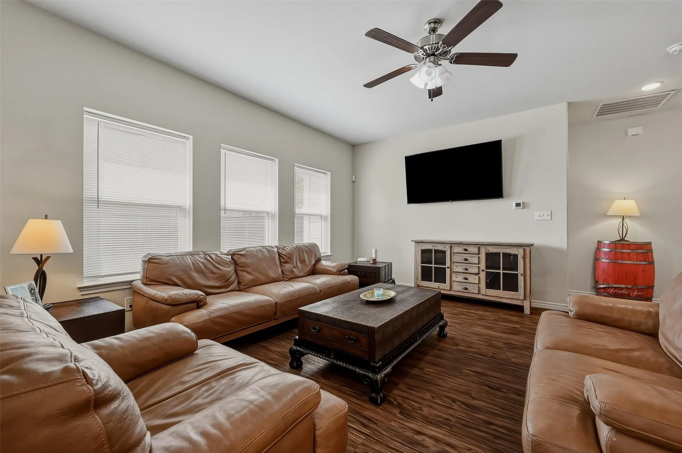 Single Family Residence For Sale in Grayson County , 3302 Sweetwater Way, Sherman, Texas 75090, 4 Bedroom, 3 Bathroom, 2 Garage spaces, 2,107 Sqft, built in 2019, mls#21396266, Real Estate Agent in Sherman, Homes For Sale in Grayson county, Homes For Sale in Sherman, Realtor in Sherman Texas, Real Estate Brokerage Independent Realty Texas, Luminita Cordes Realtor