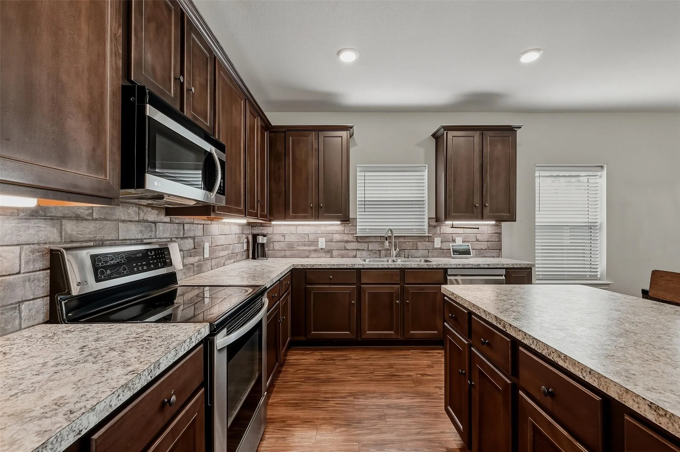 Single Family Residence For Sale in Grayson County , 3302 Sweetwater Way, Sherman, Texas 75090, 4 Bedroom, 3 Bathroom, 2 Garage spaces, 2,107 Sqft, built in 2019, mls#21396266, Real Estate Agent in Sherman, Homes For Sale in Grayson county, Homes For Sale in Sherman, Realtor in Sherman Texas, Real Estate Brokerage Independent Realty Texas, Luminita Cordes Realtor