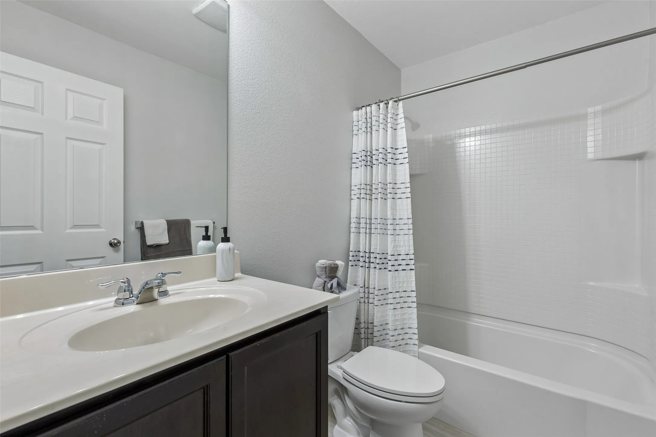 Single Family Residence For Sale in Collin County , 3022 Pinyon Place, Melissa, Texas 75454, 3 Bedroom, 2 Bathroom, 2 Garage spaces, 1,894 Sqft, built in 2014, mls#21393195, Real Estate Agent in Melissa, Homes For Sale in Collin county, Homes For Sale in Melissa, Realtor in Melissa Texas, Real Estate Brokerage Independent Realty Texas, Luminita Cordes Realtor