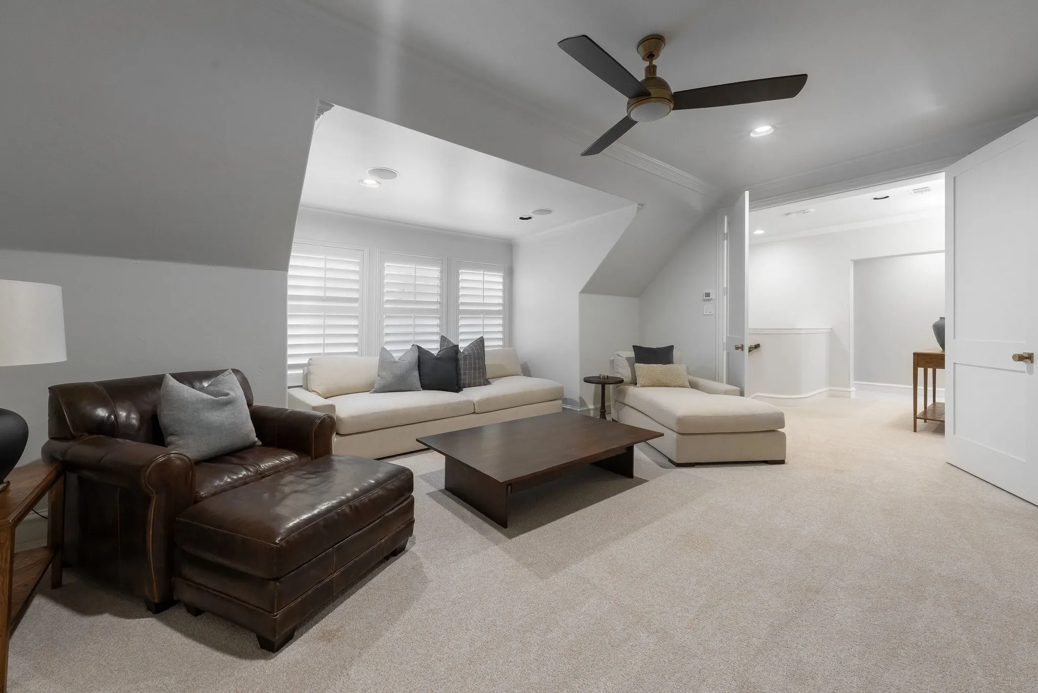 Single Family Residence For Sale in Dallas County , 5660 Prestwick Lane, Dallas, Texas 75252, 3 Bedroom, 4 Bathroom, 2 Garage spaces, 3,718 Sqft, built in 1997, mls#21394981, Real Estate Agent in Dallas, Homes For Sale in Dallas county, Homes For Sale in Dallas, Realtor in Dallas Texas, Real Estate Brokerage Independent Realty Texas, Luminita Cordes Realtor