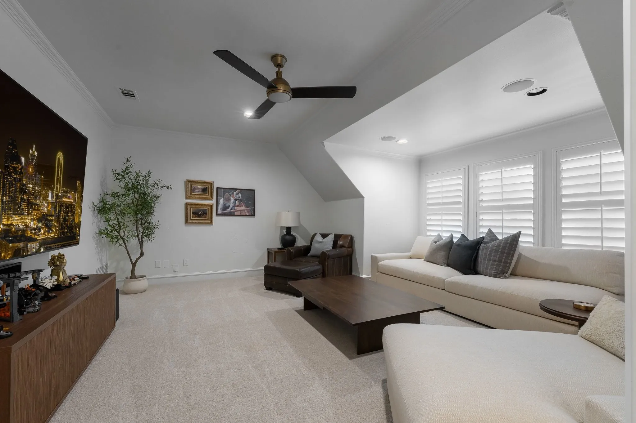 Single Family Residence For Sale in Dallas County , 5660 Prestwick Lane, Dallas, Texas 75252, 3 Bedroom, 4 Bathroom, 2 Garage spaces, 3,718 Sqft, built in 1997, mls#21394981, Real Estate Agent in Dallas, Homes For Sale in Dallas county, Homes For Sale in Dallas, Realtor in Dallas Texas, Real Estate Brokerage Independent Realty Texas, Luminita Cordes Realtor