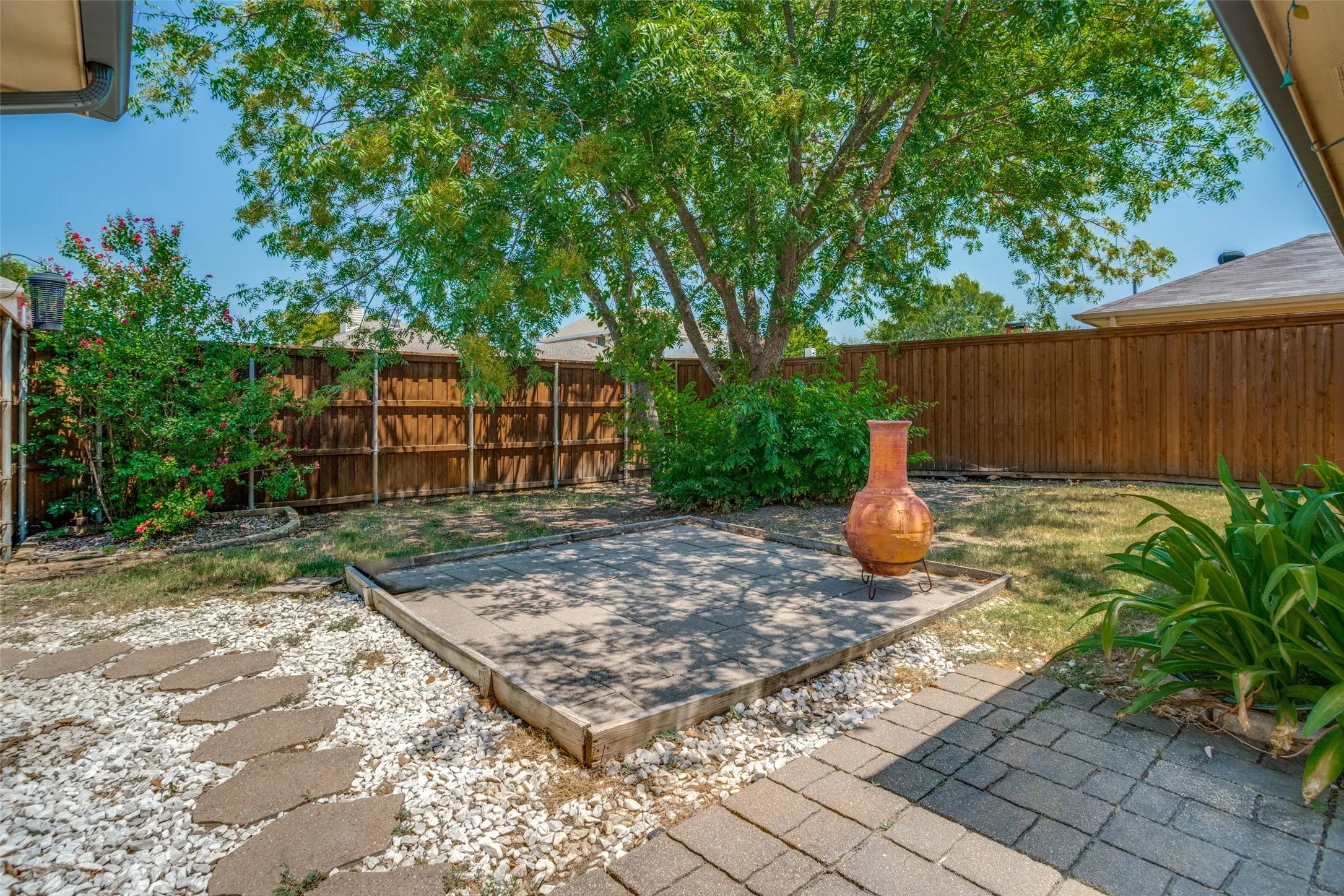 Single Family Residence For Rent in Collin County , 1411 Dearborn Road, Allen, Texas 75002, 3 Bedroom, 2 Bathroom, 2 Garage spaces, 1,801 Sqft, built in 2001, mls#21388312, Real Estate Agent in Allen, Homes For Rent in Collin county, Homes For Rent in Allen, Realtor in Allen Texas, Real Estate Brokerage Independent Realty Texas, Luminita Cordes Realtor