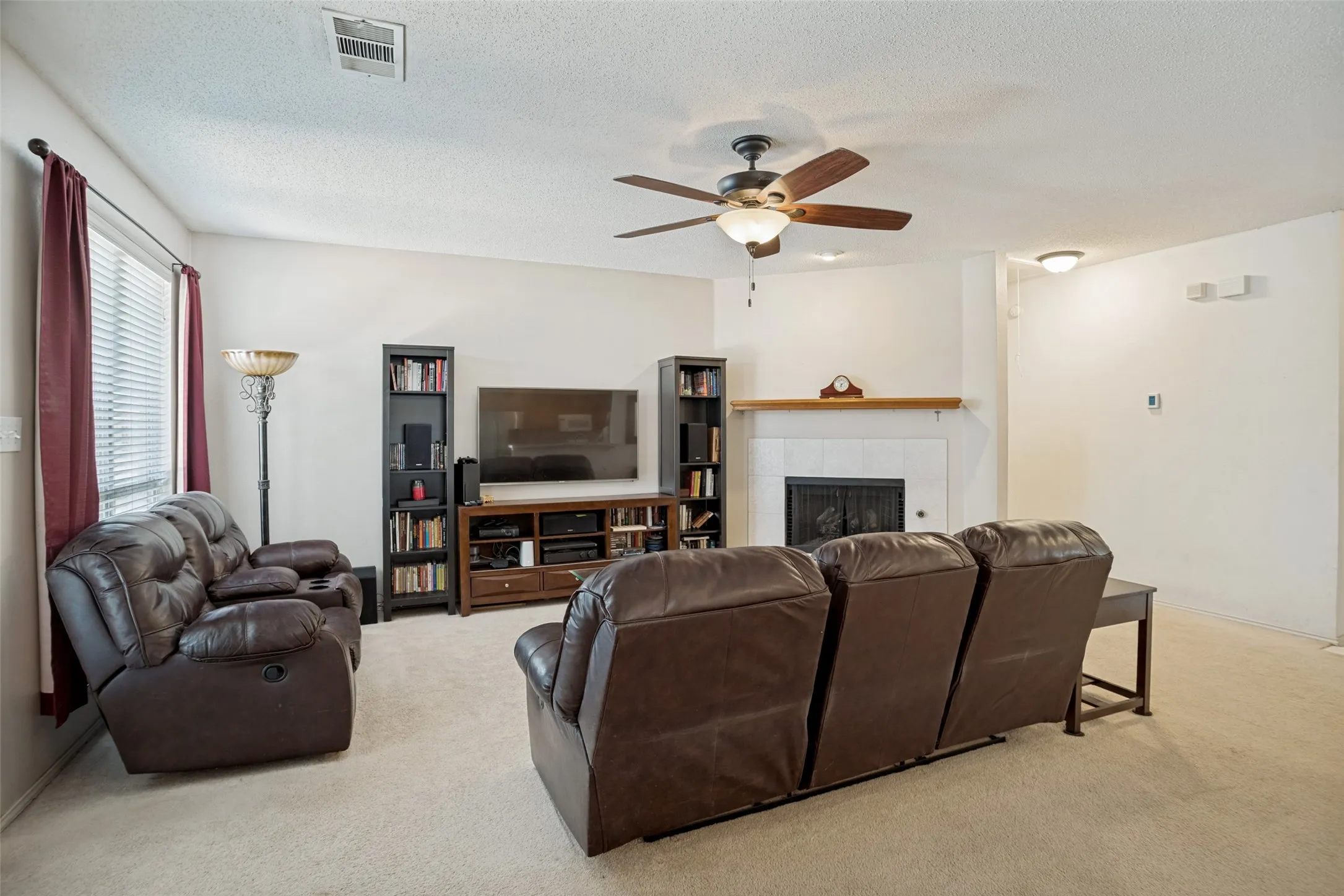 Single Family Residence For Rent in Collin County , 1411 Dearborn Road, Allen, Texas 75002, 3 Bedroom, 2 Bathroom, 2 Garage spaces, 1,801 Sqft, built in 2001, mls#21388312, Real Estate Agent in Allen, Homes For Rent in Collin county, Homes For Rent in Allen, Realtor in Allen Texas, Real Estate Brokerage Independent Realty Texas, Luminita Cordes Realtor