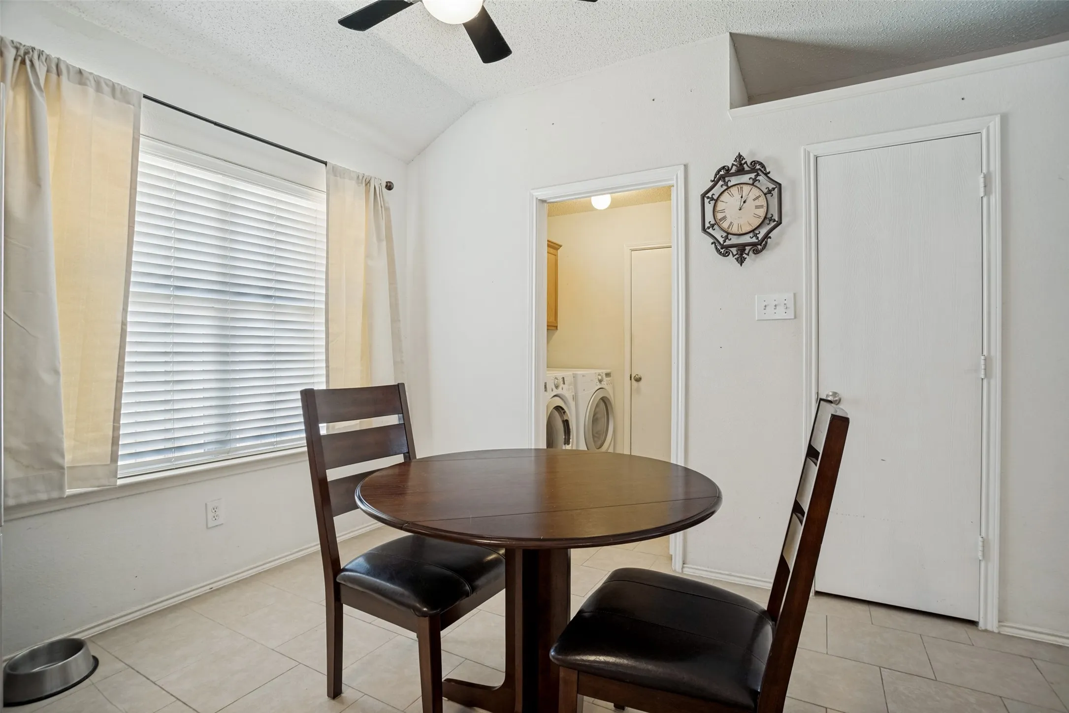 Single Family Residence For Rent in Collin County , 1411 Dearborn Road, Allen, Texas 75002, 3 Bedroom, 2 Bathroom, 2 Garage spaces, 1,801 Sqft, built in 2001, mls#21388312, Real Estate Agent in Allen, Homes For Rent in Collin county, Homes For Rent in Allen, Realtor in Allen Texas, Real Estate Brokerage Independent Realty Texas, Luminita Cordes Realtor