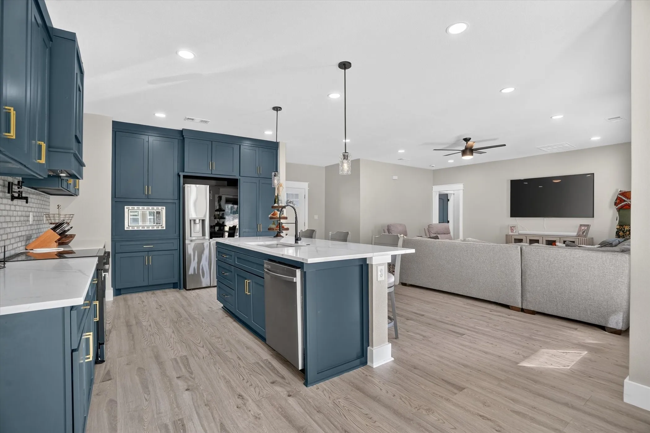 Single Family Residence For Sale in Parker County , 332 Jonny Boy Way, Springtown, Texas 76082, 4 Bedroom, 2 Bathroom, 2 Garage spaces, 2,092 Sqft, built in 2024, mls#21396133, Real Estate Agent in Springtown, Homes For Sale in Parker county, Homes For Sale in Springtown, Realtor in Springtown Texas, Real Estate Brokerage Independent Realty Texas, Luminita Cordes Realtor