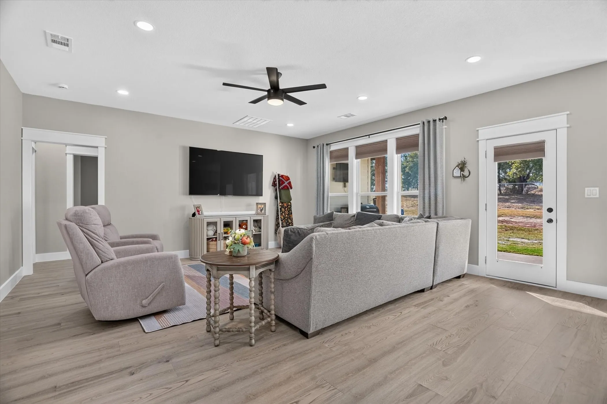Single Family Residence For Sale in Parker County , 332 Jonny Boy Way, Springtown, Texas 76082, 4 Bedroom, 2 Bathroom, 2 Garage spaces, 2,092 Sqft, built in 2024, mls#21396133, Real Estate Agent in Springtown, Homes For Sale in Parker county, Homes For Sale in Springtown, Realtor in Springtown Texas, Real Estate Brokerage Independent Realty Texas, Luminita Cordes Realtor
