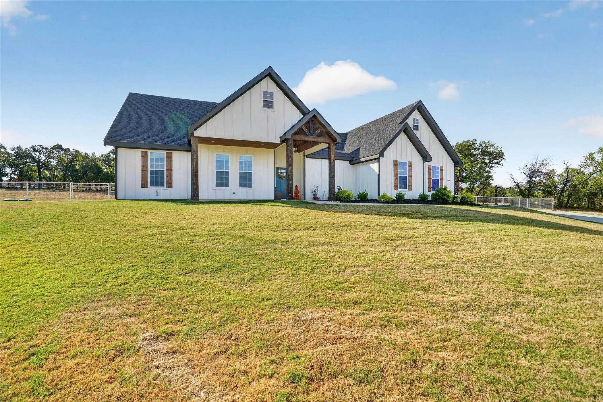Single Family Residence For Sale in Parker County , 332 Jonny Boy Way, Springtown, Texas 76082, 4 Bedroom, 2 Bathroom, 2 Garage spaces, 2,092 Sqft, built in 2024, mls#21396133, Real Estate Agent in Springtown, Homes For Sale in Parker county, Homes For Sale in Springtown, Realtor in Springtown Texas, Real Estate Brokerage Independent Realty Texas, Luminita Cordes Realtor