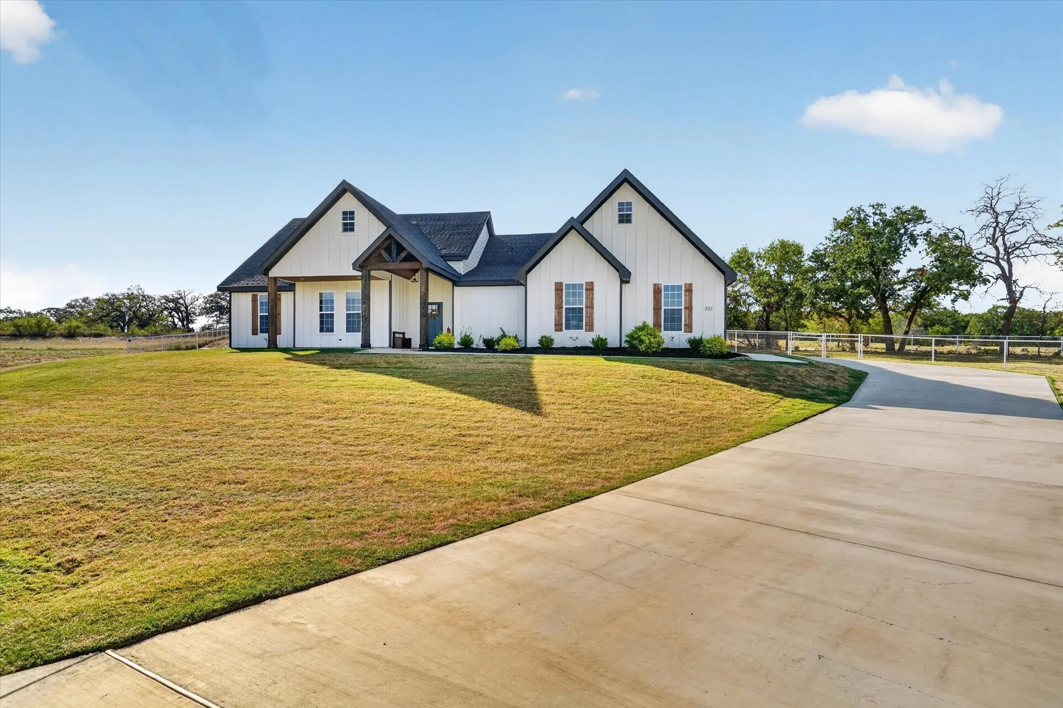 Single Family Residence For Sale in Parker County , 332 Jonny Boy Way, Springtown, Texas 76082, 4 Bedroom, 2 Bathroom, 2 Garage spaces, 2,092 Sqft, built in 2024, mls#21396133, Real Estate Agent in Springtown, Homes For Sale in Parker county, Homes For Sale in Springtown, Realtor in Springtown Texas, Real Estate Brokerage Independent Realty Texas, Luminita Cordes Realtor