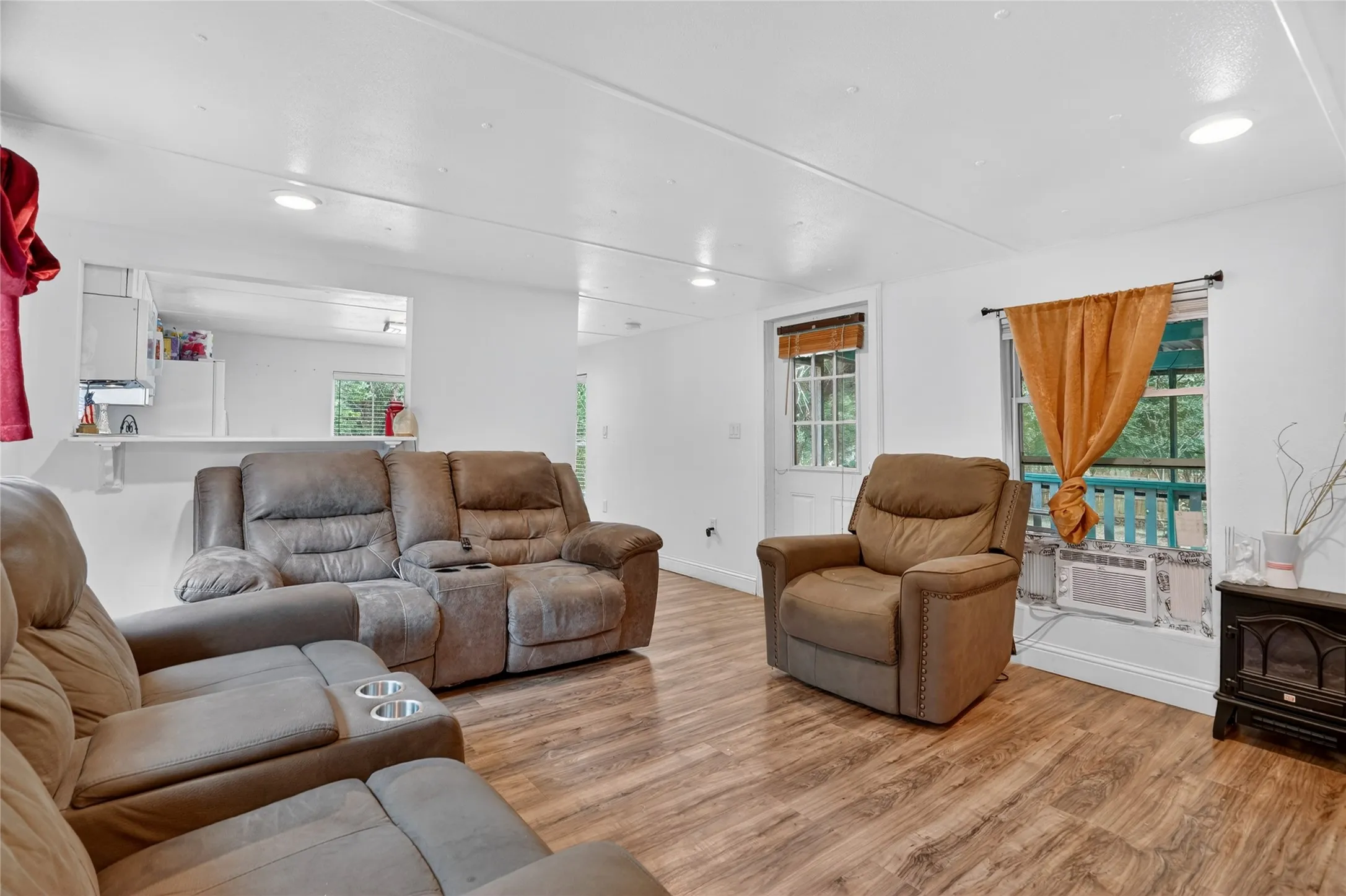 Mobile Home For Sale in Hood County , 916 Fawn Drive, Granbury, Texas 76049, 3 Bedroom, 2 Bathroom, 2 Garage spaces, 1,400 Sqft, built in 1978, mls#21396329, Real Estate Agent in Granbury, Homes For Sale in Hood county, Homes For Sale in Granbury, Realtor in Granbury Texas, Real Estate Brokerage Independent Realty Texas, Luminita Cordes Realtor