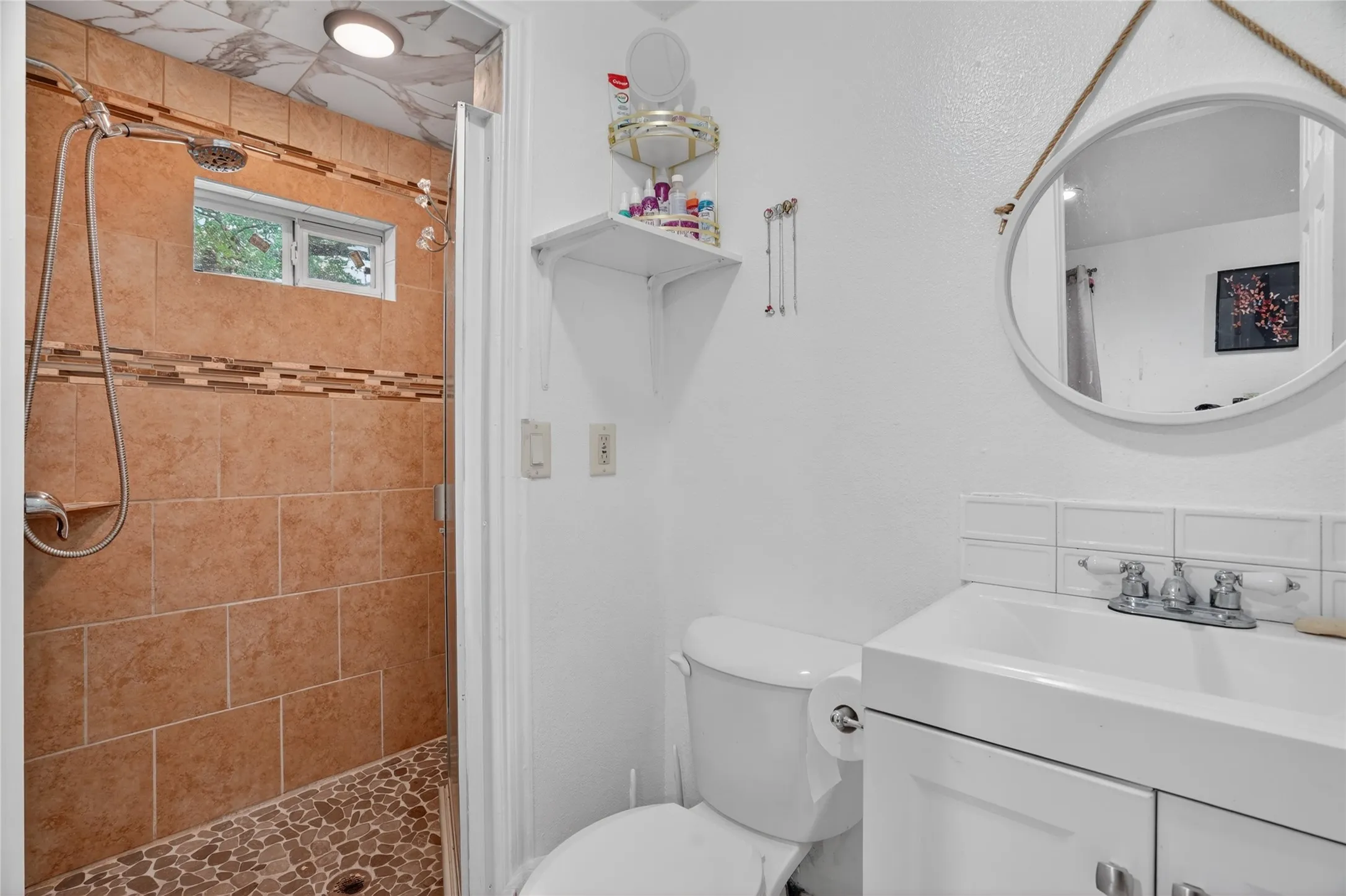 Mobile Home For Sale in Hood County , 916 Fawn Drive, Granbury, Texas 76049, 3 Bedroom, 2 Bathroom, 2 Garage spaces, 1,400 Sqft, built in 1978, mls#21396329, Real Estate Agent in Granbury, Homes For Sale in Hood county, Homes For Sale in Granbury, Realtor in Granbury Texas, Real Estate Brokerage Independent Realty Texas, Luminita Cordes Realtor