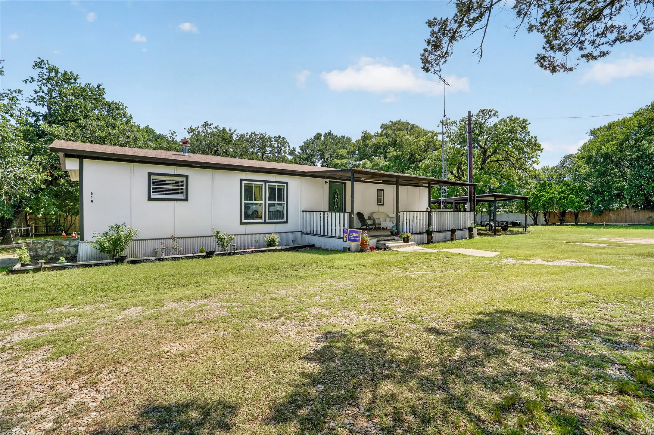 Mobile Home For Sale in Hood County , 916 Fawn Drive, Granbury, Texas 76049, 3 Bedroom, 2 Bathroom, 2 Garage spaces, 1,400 Sqft, built in 1978, mls#21396329, Real Estate Agent in Granbury, Homes For Sale in Hood county, Homes For Sale in Granbury, Realtor in Granbury Texas, Real Estate Brokerage Independent Realty Texas, Luminita Cordes Realtor