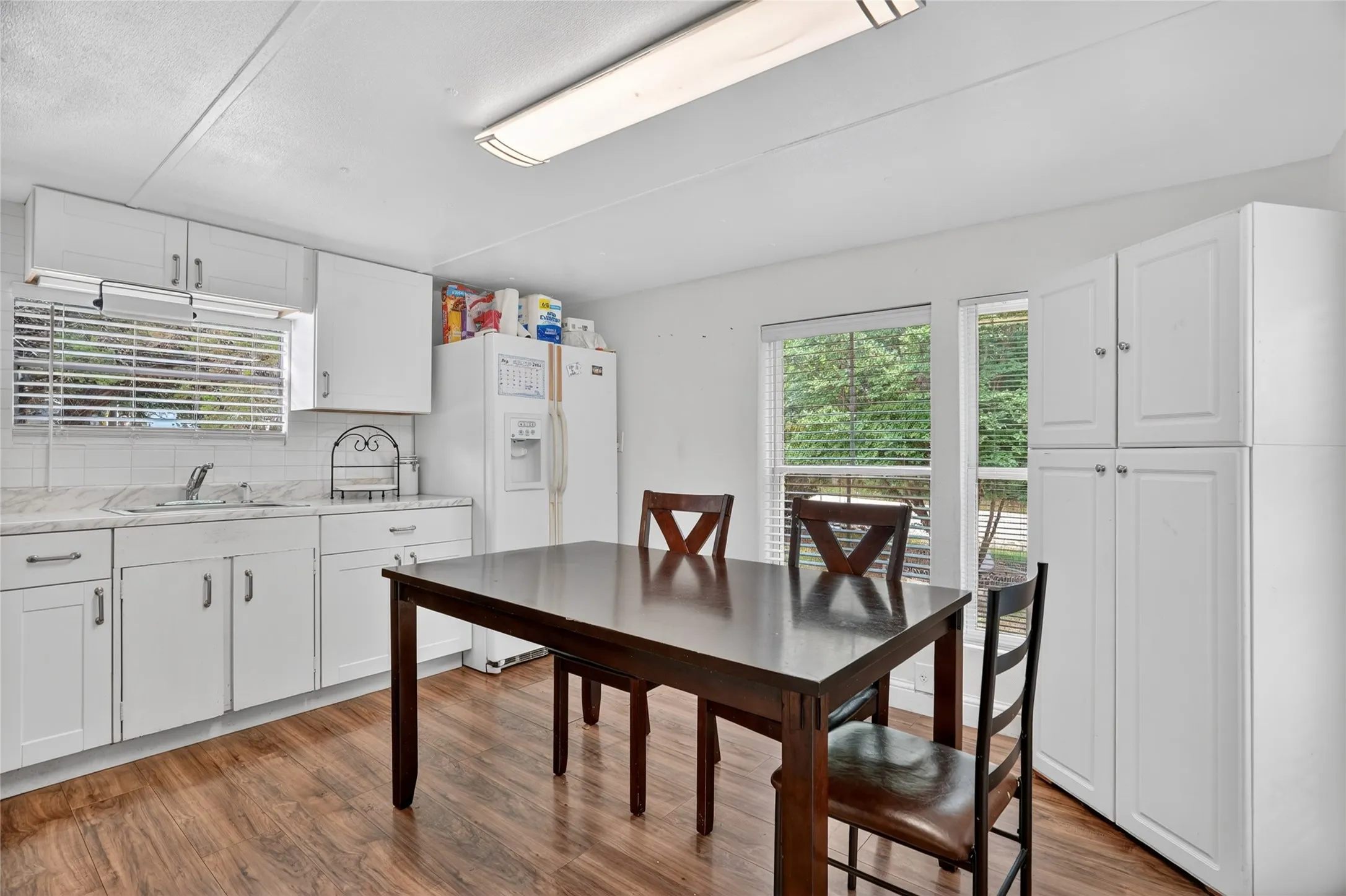 Mobile Home For Sale in Hood County , 916 Fawn Drive, Granbury, Texas 76049, 3 Bedroom, 2 Bathroom, 2 Garage spaces, 1,400 Sqft, built in 1978, mls#21396329, Real Estate Agent in Granbury, Homes For Sale in Hood county, Homes For Sale in Granbury, Realtor in Granbury Texas, Real Estate Brokerage Independent Realty Texas, Luminita Cordes Realtor