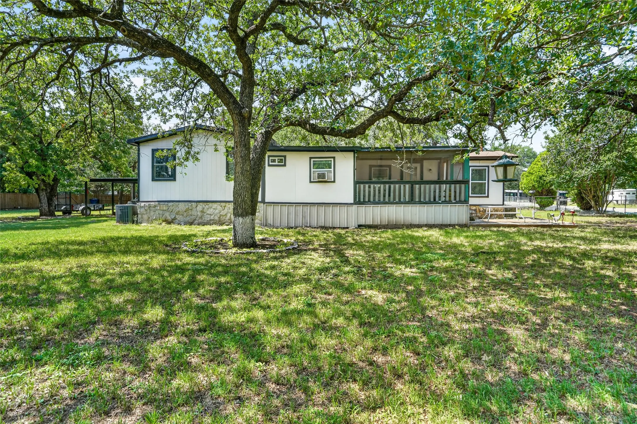 Mobile Home For Sale in Hood County , 916 Fawn Drive, Granbury, Texas 76049, 3 Bedroom, 2 Bathroom, 2 Garage spaces, 1,400 Sqft, built in 1978, mls#21396329, Real Estate Agent in Granbury, Homes For Sale in Hood county, Homes For Sale in Granbury, Realtor in Granbury Texas, Real Estate Brokerage Independent Realty Texas, Luminita Cordes Realtor