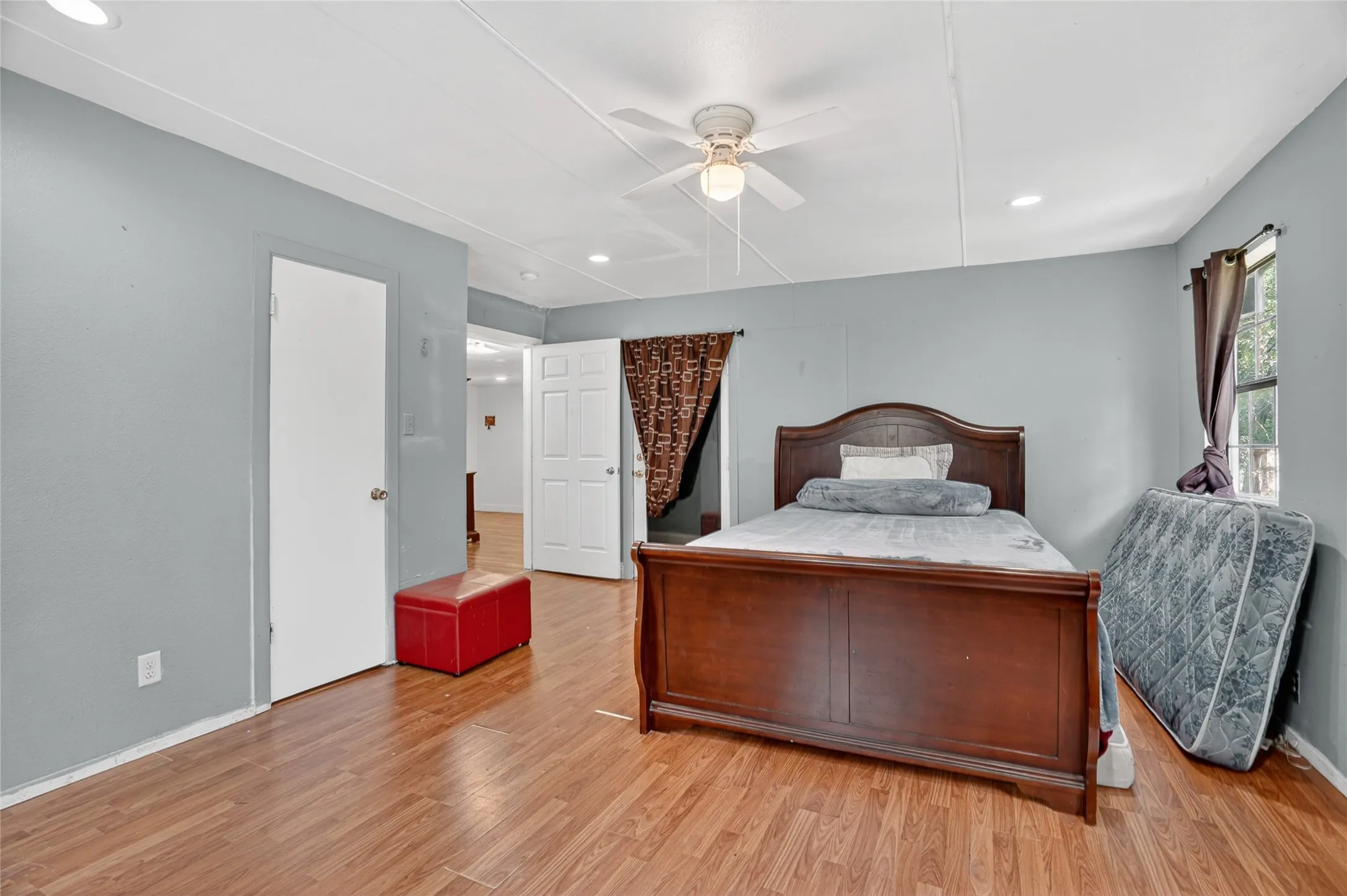 Mobile Home For Sale in Hood County , 916 Fawn Drive, Granbury, Texas 76049, 3 Bedroom, 2 Bathroom, 2 Garage spaces, 1,400 Sqft, built in 1978, mls#21396329, Real Estate Agent in Granbury, Homes For Sale in Hood county, Homes For Sale in Granbury, Realtor in Granbury Texas, Real Estate Brokerage Independent Realty Texas, Luminita Cordes Realtor