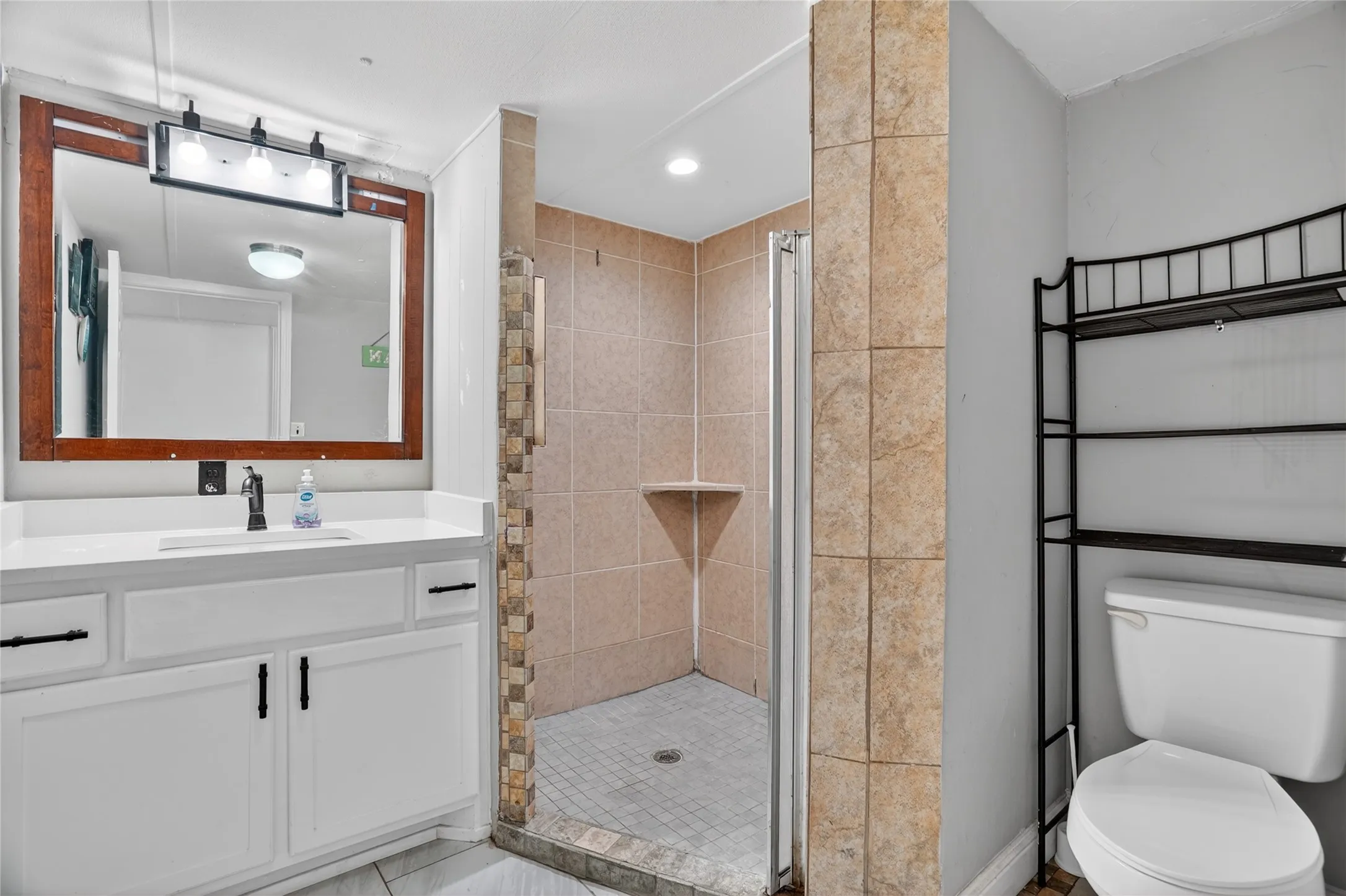 Mobile Home For Sale in Hood County , 916 Fawn Drive, Granbury, Texas 76049, 3 Bedroom, 2 Bathroom, 2 Garage spaces, 1,400 Sqft, built in 1978, mls#21396329, Real Estate Agent in Granbury, Homes For Sale in Hood county, Homes For Sale in Granbury, Realtor in Granbury Texas, Real Estate Brokerage Independent Realty Texas, Luminita Cordes Realtor