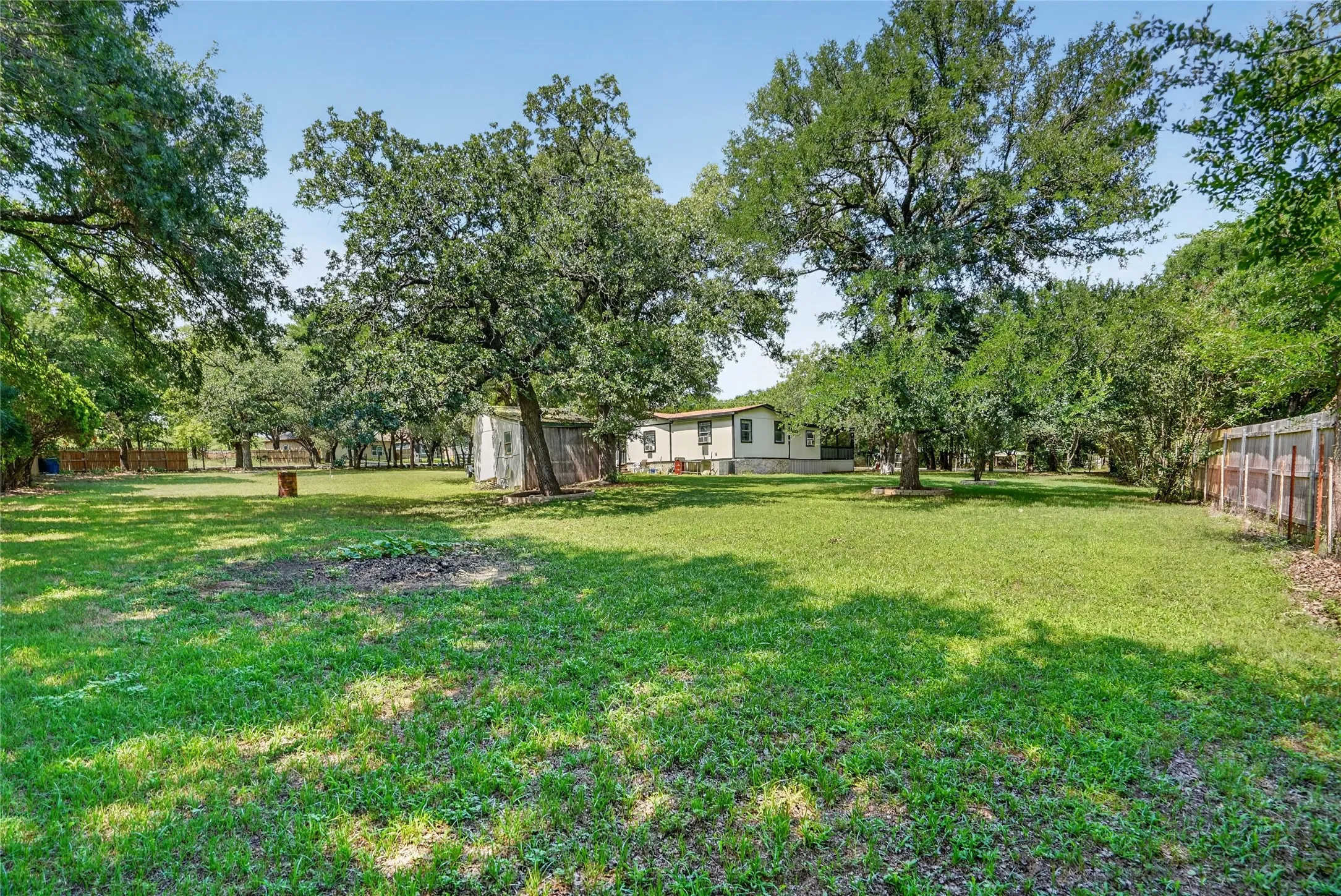 Mobile Home For Sale in Hood County , 916 Fawn Drive, Granbury, Texas 76049, 3 Bedroom, 2 Bathroom, 2 Garage spaces, 1,400 Sqft, built in 1978, mls#21396329, Real Estate Agent in Granbury, Homes For Sale in Hood county, Homes For Sale in Granbury, Realtor in Granbury Texas, Real Estate Brokerage Independent Realty Texas, Luminita Cordes Realtor
