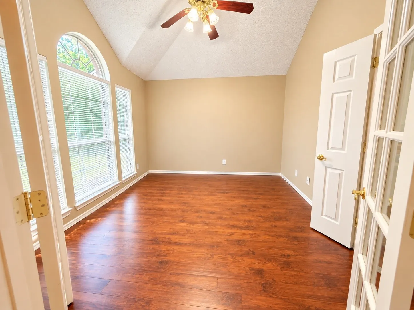 Single Family Residence For Rent in Collin County , 4714 Baton Rouge Boulevard, Frisco, Texas 75035, 4 Bedroom, 2 Bathroom, 2 Garage spaces, 1,693 Sqft, built in 1995, mls#21395329, Real Estate Agent in Frisco, Homes For Rent in Collin county, Homes For Rent in Frisco, Realtor in Frisco Texas, Real Estate Brokerage Independent Realty Texas, Luminita Cordes Realtor