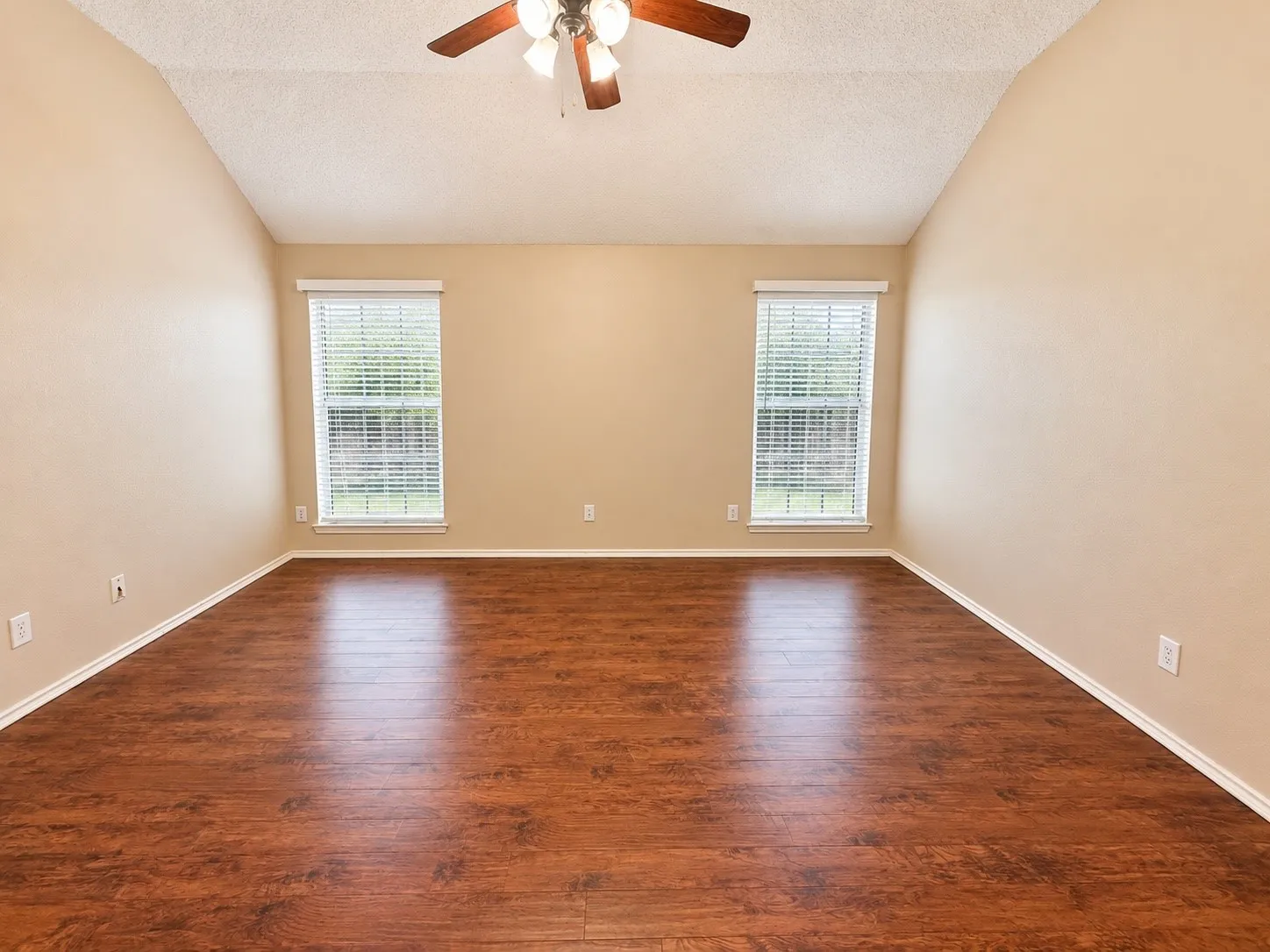Single Family Residence For Rent in Collin County , 4714 Baton Rouge Boulevard, Frisco, Texas 75035, 4 Bedroom, 2 Bathroom, 2 Garage spaces, 1,693 Sqft, built in 1995, mls#21395329, Real Estate Agent in Frisco, Homes For Rent in Collin county, Homes For Rent in Frisco, Realtor in Frisco Texas, Real Estate Brokerage Independent Realty Texas, Luminita Cordes Realtor