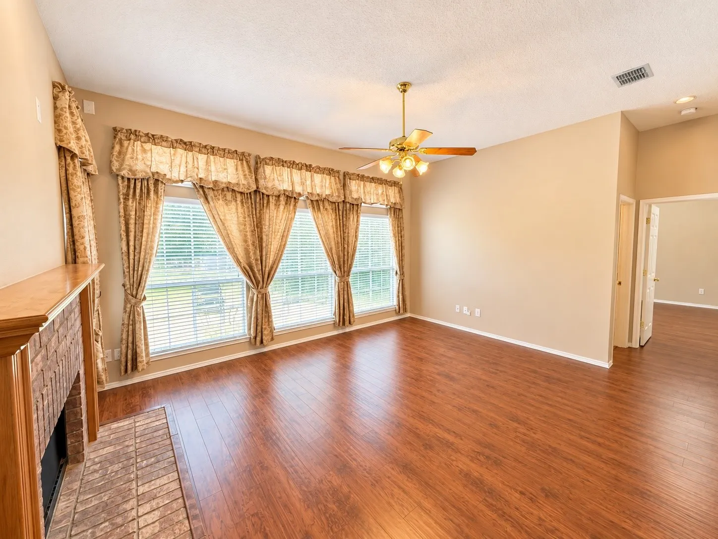 Single Family Residence For Rent in Collin County , 4714 Baton Rouge Boulevard, Frisco, Texas 75035, 4 Bedroom, 2 Bathroom, 2 Garage spaces, 1,693 Sqft, built in 1995, mls#21395329, Real Estate Agent in Frisco, Homes For Rent in Collin county, Homes For Rent in Frisco, Realtor in Frisco Texas, Real Estate Brokerage Independent Realty Texas, Luminita Cordes Realtor