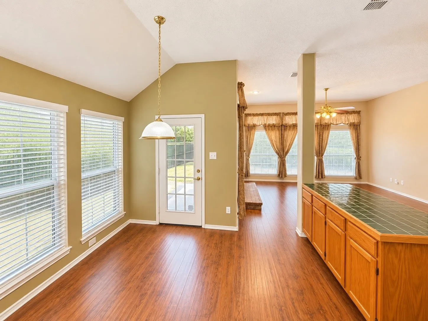 Single Family Residence For Rent in Collin County , 4714 Baton Rouge Boulevard, Frisco, Texas 75035, 4 Bedroom, 2 Bathroom, 2 Garage spaces, 1,693 Sqft, built in 1995, mls#21395329, Real Estate Agent in Frisco, Homes For Rent in Collin county, Homes For Rent in Frisco, Realtor in Frisco Texas, Real Estate Brokerage Independent Realty Texas, Luminita Cordes Realtor