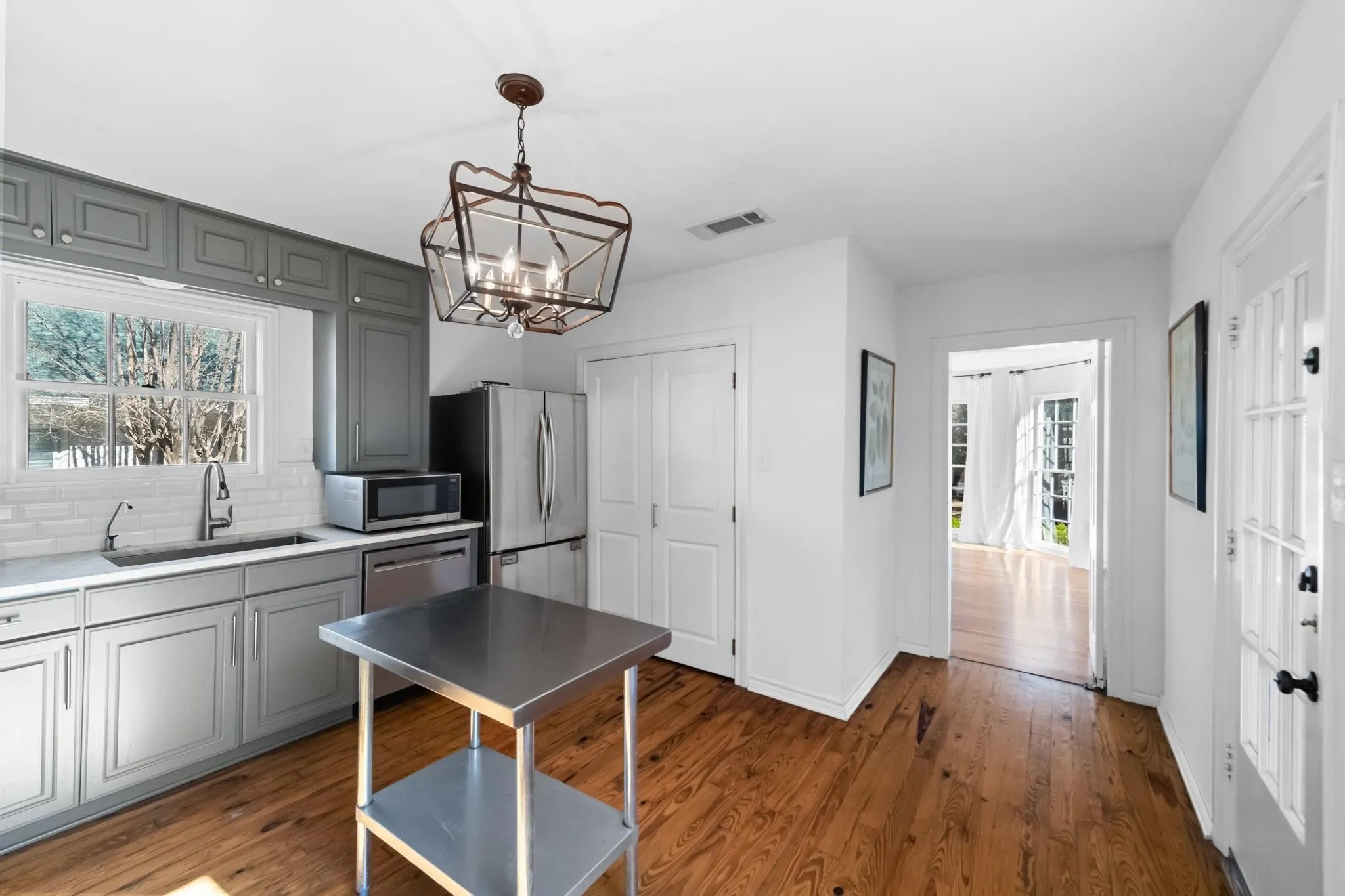 Single Family Residence For Rent in Tarrant County , 2420 Rogers Avenue, Fort Worth, Texas 76109, 3 Bedroom, 2 Bathroom, Garage spaces, 1,832 Sqft, built in 1940, mls#21395376, Real Estate Agent in Fort Worth, Homes For Rent in Tarrant county, Homes For Rent in Fort Worth, Realtor in Fort Worth Texas, Real Estate Brokerage Independent Realty Texas, Luminita Cordes Realtor