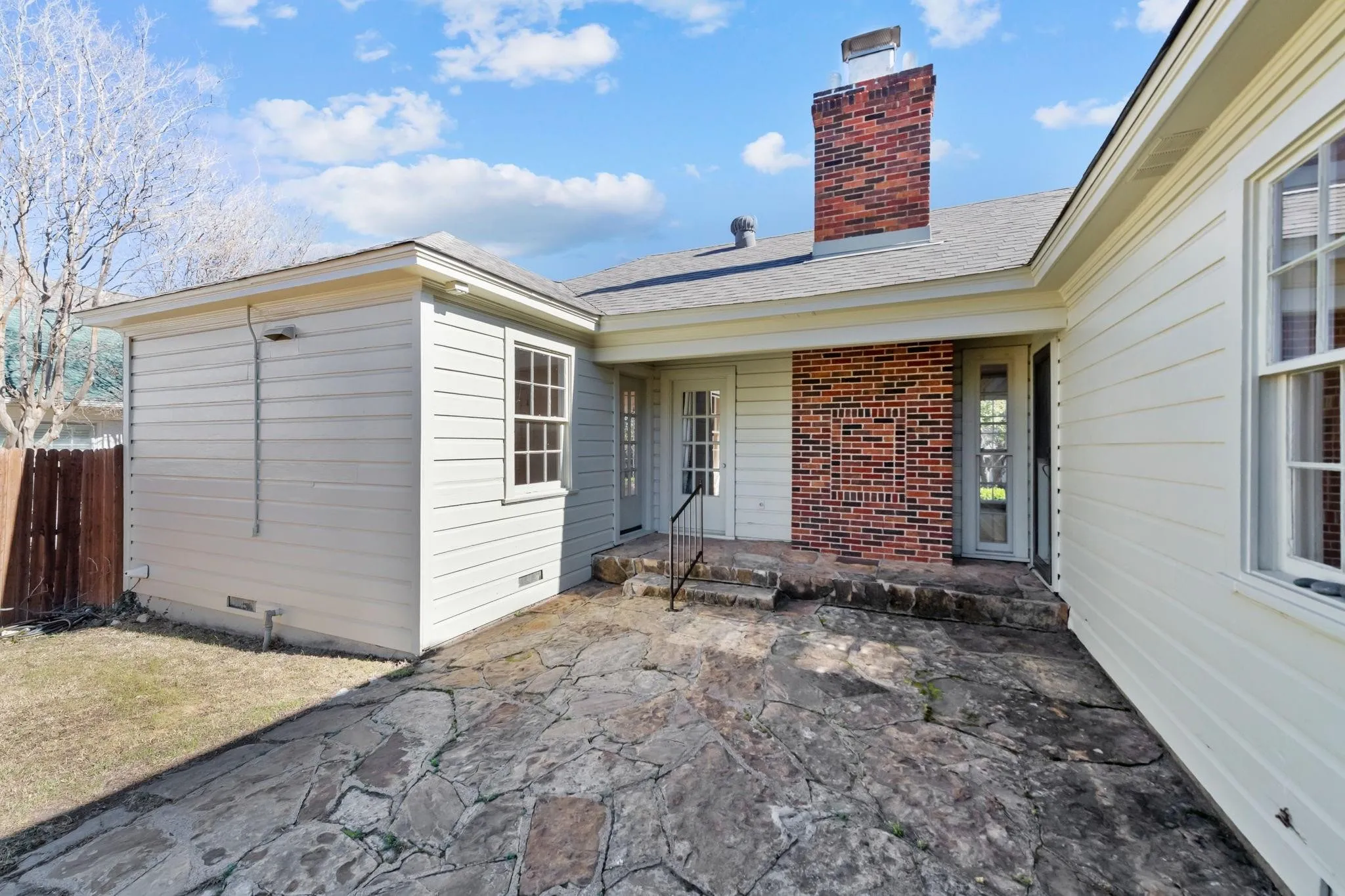 Single Family Residence For Rent in Tarrant County , 2420 Rogers Avenue, Fort Worth, Texas 76109, 3 Bedroom, 2 Bathroom, Garage spaces, 1,832 Sqft, built in 1940, mls#21395376, Real Estate Agent in Fort Worth, Homes For Rent in Tarrant county, Homes For Rent in Fort Worth, Realtor in Fort Worth Texas, Real Estate Brokerage Independent Realty Texas, Luminita Cordes Realtor