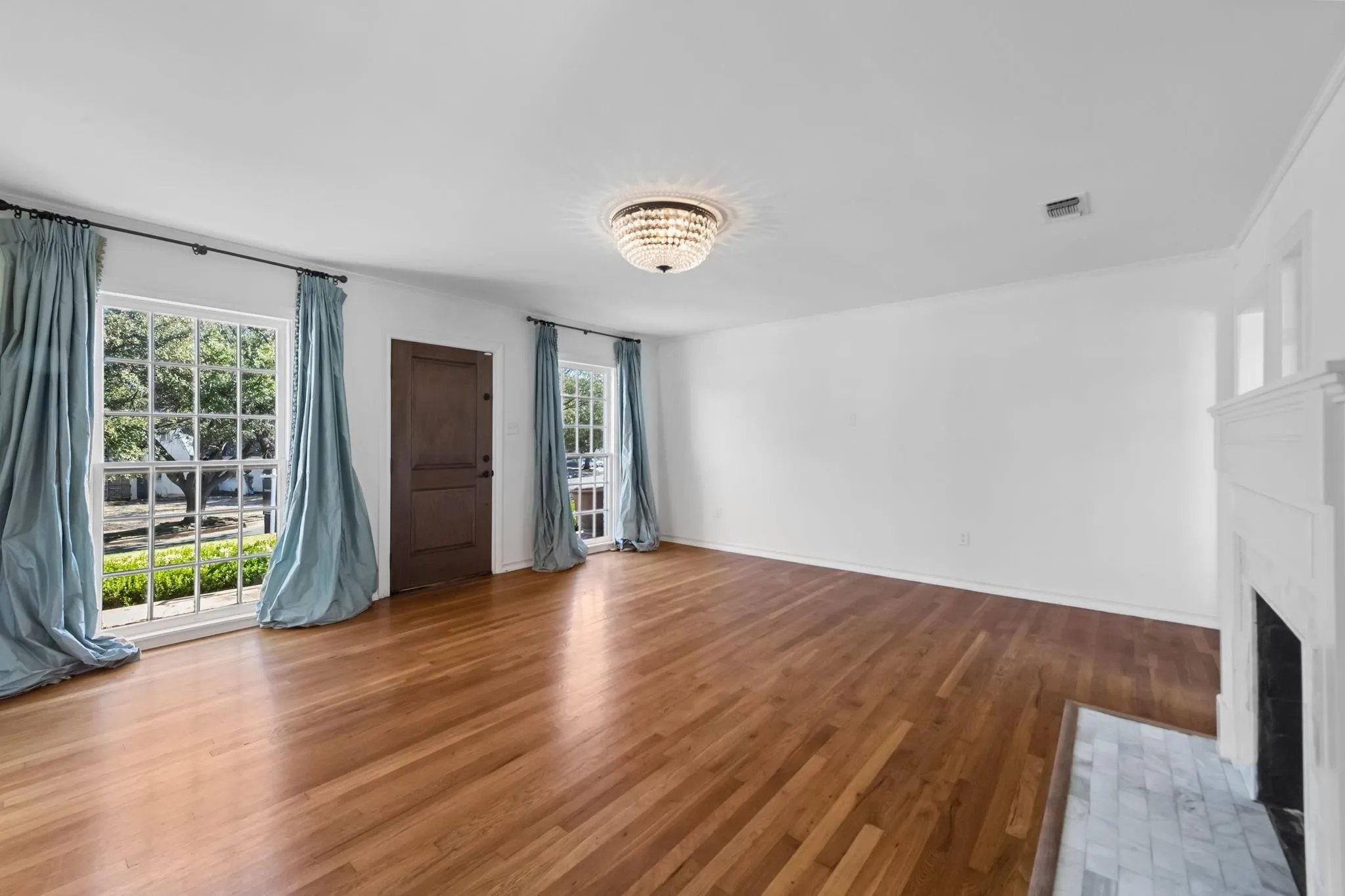 Single Family Residence For Rent in Tarrant County , 2420 Rogers Avenue, Fort Worth, Texas 76109, 3 Bedroom, 2 Bathroom, Garage spaces, 1,832 Sqft, built in 1940, mls#21395376, Real Estate Agent in Fort Worth, Homes For Rent in Tarrant county, Homes For Rent in Fort Worth, Realtor in Fort Worth Texas, Real Estate Brokerage Independent Realty Texas, Luminita Cordes Realtor