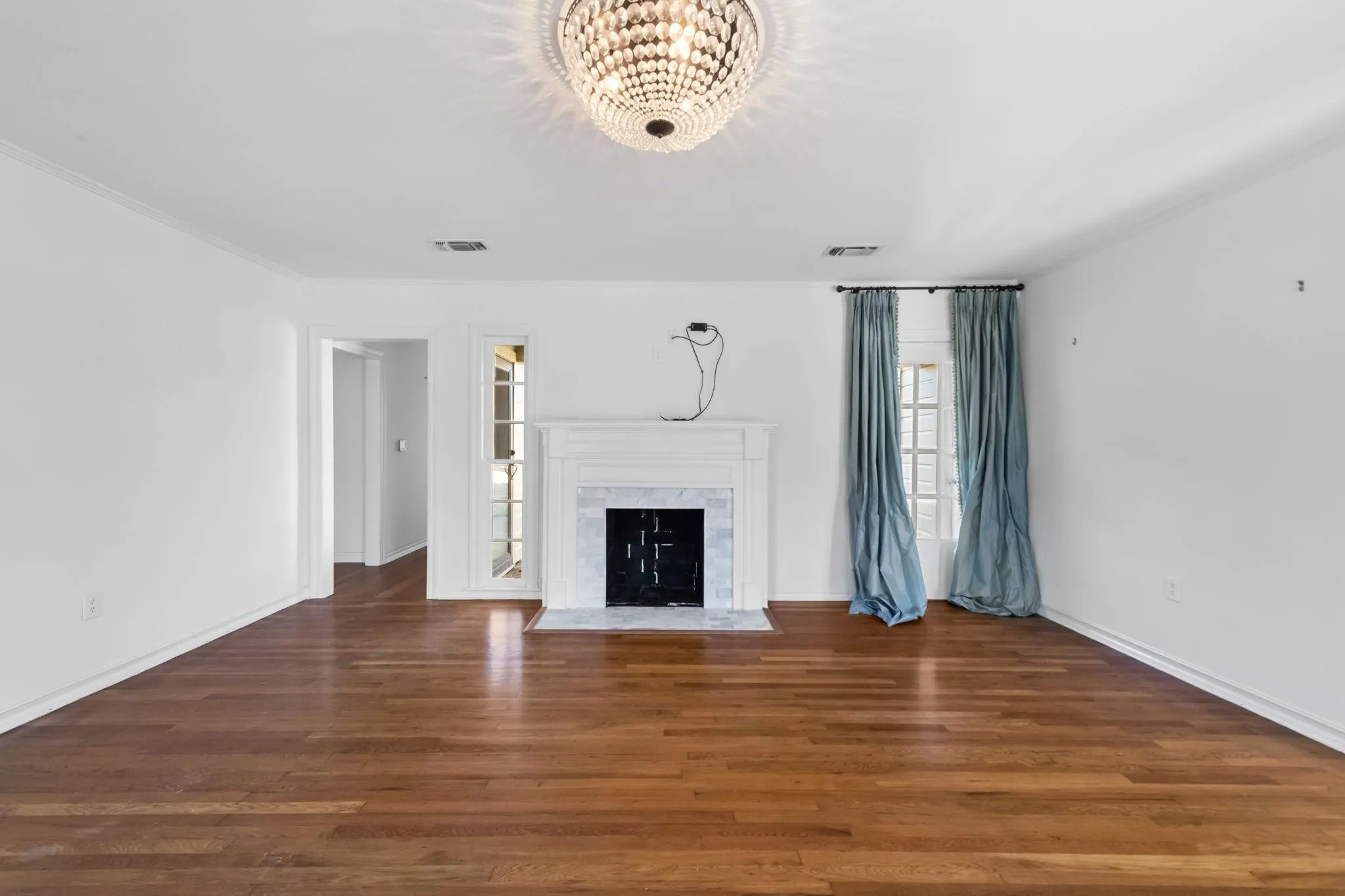 Single Family Residence For Rent in Tarrant County , 2420 Rogers Avenue, Fort Worth, Texas 76109, 3 Bedroom, 2 Bathroom, Garage spaces, 1,832 Sqft, built in 1940, mls#21395376, Real Estate Agent in Fort Worth, Homes For Rent in Tarrant county, Homes For Rent in Fort Worth, Realtor in Fort Worth Texas, Real Estate Brokerage Independent Realty Texas, Luminita Cordes Realtor