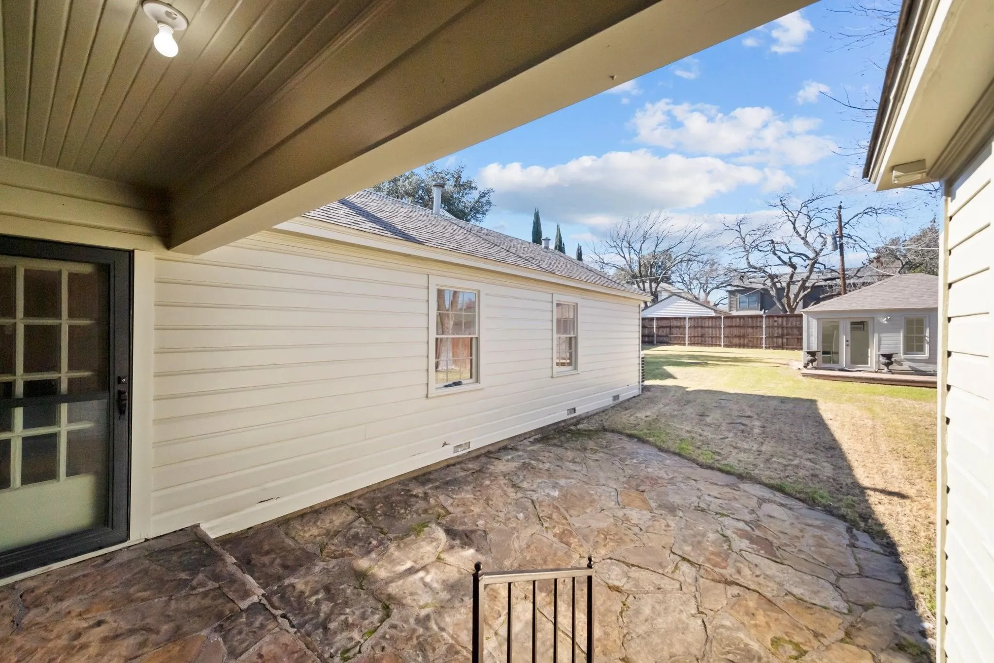 Single Family Residence For Rent in Tarrant County , 2420 Rogers Avenue, Fort Worth, Texas 76109, 3 Bedroom, 2 Bathroom, Garage spaces, 1,832 Sqft, built in 1940, mls#21395376, Real Estate Agent in Fort Worth, Homes For Rent in Tarrant county, Homes For Rent in Fort Worth, Realtor in Fort Worth Texas, Real Estate Brokerage Independent Realty Texas, Luminita Cordes Realtor
