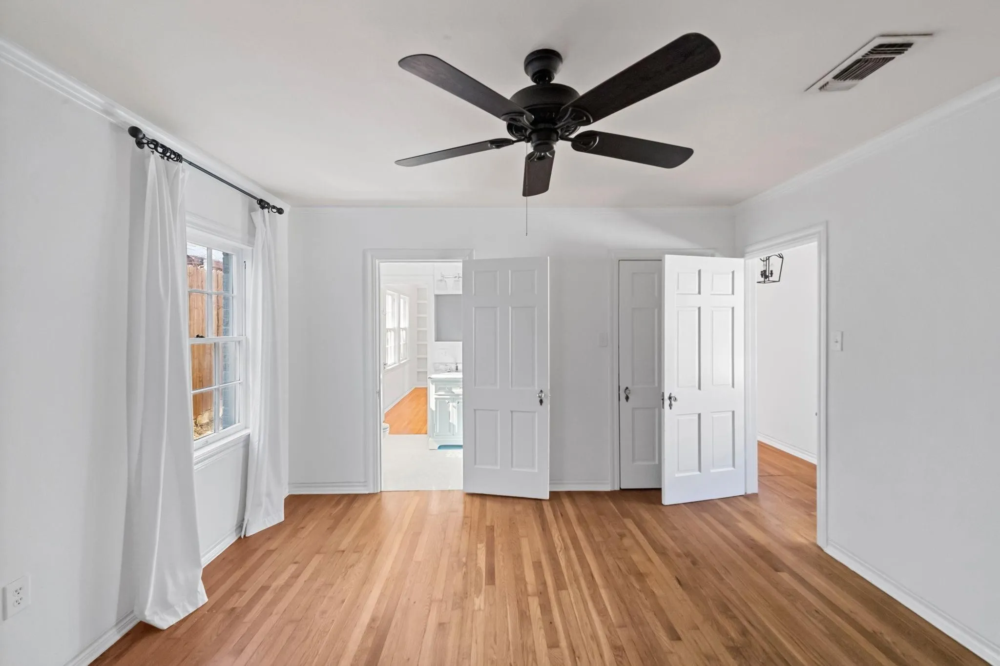 Single Family Residence For Rent in Tarrant County , 2420 Rogers Avenue, Fort Worth, Texas 76109, 3 Bedroom, 2 Bathroom, Garage spaces, 1,832 Sqft, built in 1940, mls#21395376, Real Estate Agent in Fort Worth, Homes For Rent in Tarrant county, Homes For Rent in Fort Worth, Realtor in Fort Worth Texas, Real Estate Brokerage Independent Realty Texas, Luminita Cordes Realtor