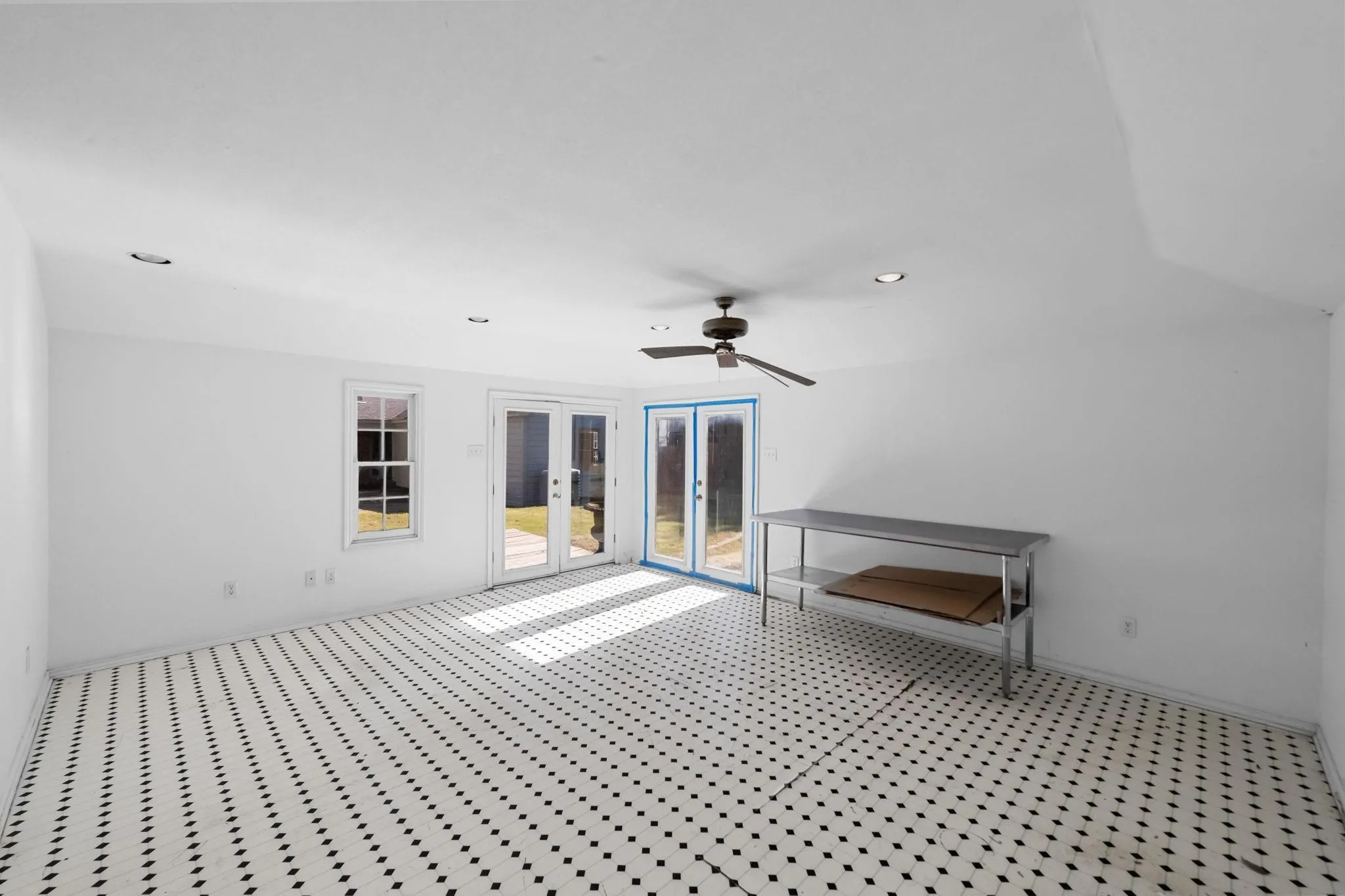 Single Family Residence For Rent in Tarrant County , 2420 Rogers Avenue, Fort Worth, Texas 76109, 3 Bedroom, 2 Bathroom, Garage spaces, 1,832 Sqft, built in 1940, mls#21395376, Real Estate Agent in Fort Worth, Homes For Rent in Tarrant county, Homes For Rent in Fort Worth, Realtor in Fort Worth Texas, Real Estate Brokerage Independent Realty Texas, Luminita Cordes Realtor