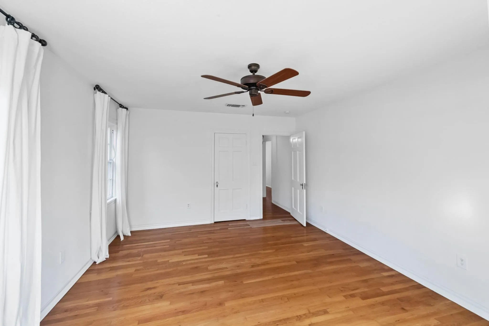 Single Family Residence For Rent in Tarrant County , 2420 Rogers Avenue, Fort Worth, Texas 76109, 3 Bedroom, 2 Bathroom, Garage spaces, 1,832 Sqft, built in 1940, mls#21395376, Real Estate Agent in Fort Worth, Homes For Rent in Tarrant county, Homes For Rent in Fort Worth, Realtor in Fort Worth Texas, Real Estate Brokerage Independent Realty Texas, Luminita Cordes Realtor