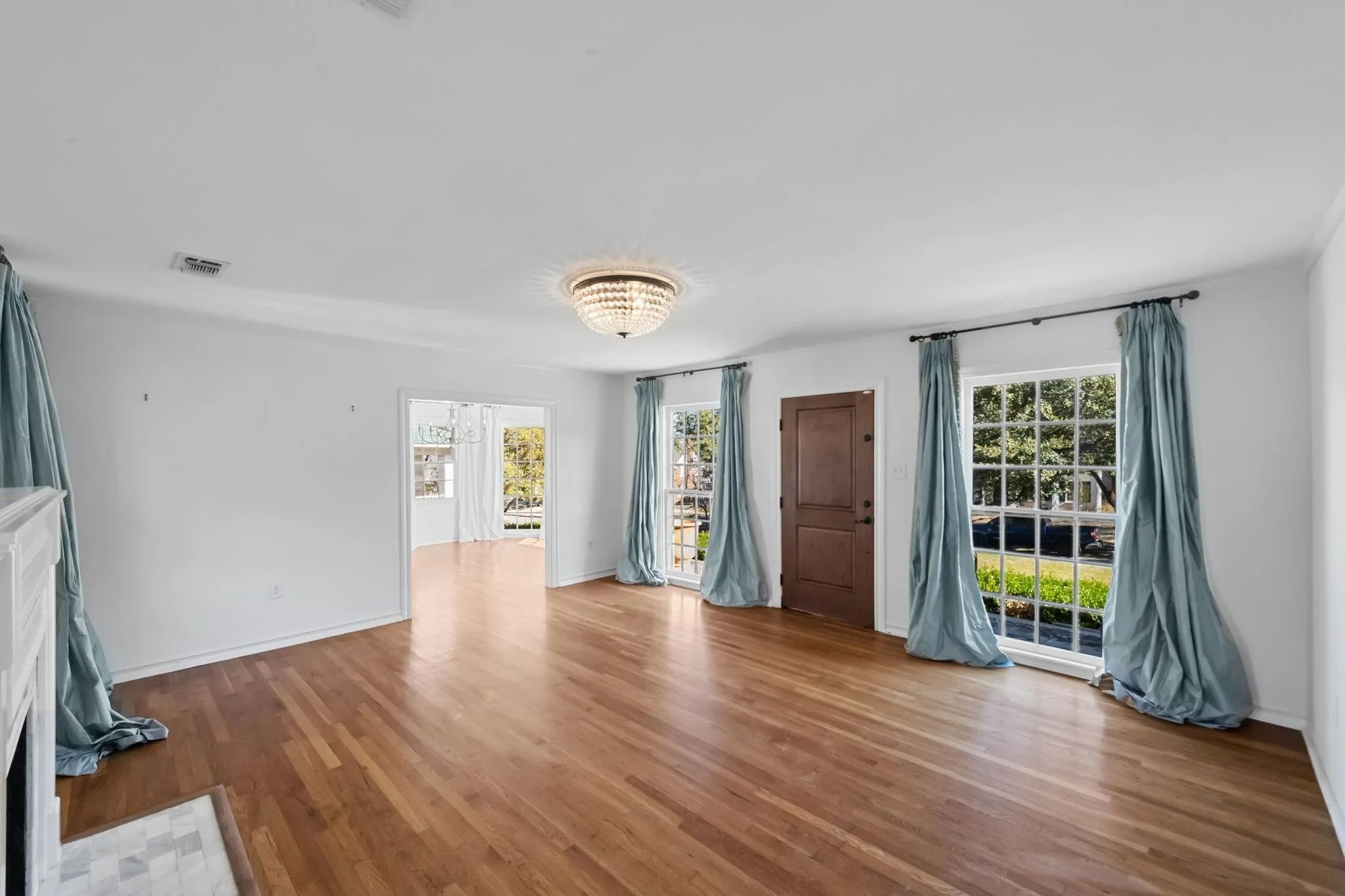 Single Family Residence For Rent in Tarrant County , 2420 Rogers Avenue, Fort Worth, Texas 76109, 3 Bedroom, 2 Bathroom, Garage spaces, 1,832 Sqft, built in 1940, mls#21395376, Real Estate Agent in Fort Worth, Homes For Rent in Tarrant county, Homes For Rent in Fort Worth, Realtor in Fort Worth Texas, Real Estate Brokerage Independent Realty Texas, Luminita Cordes Realtor
