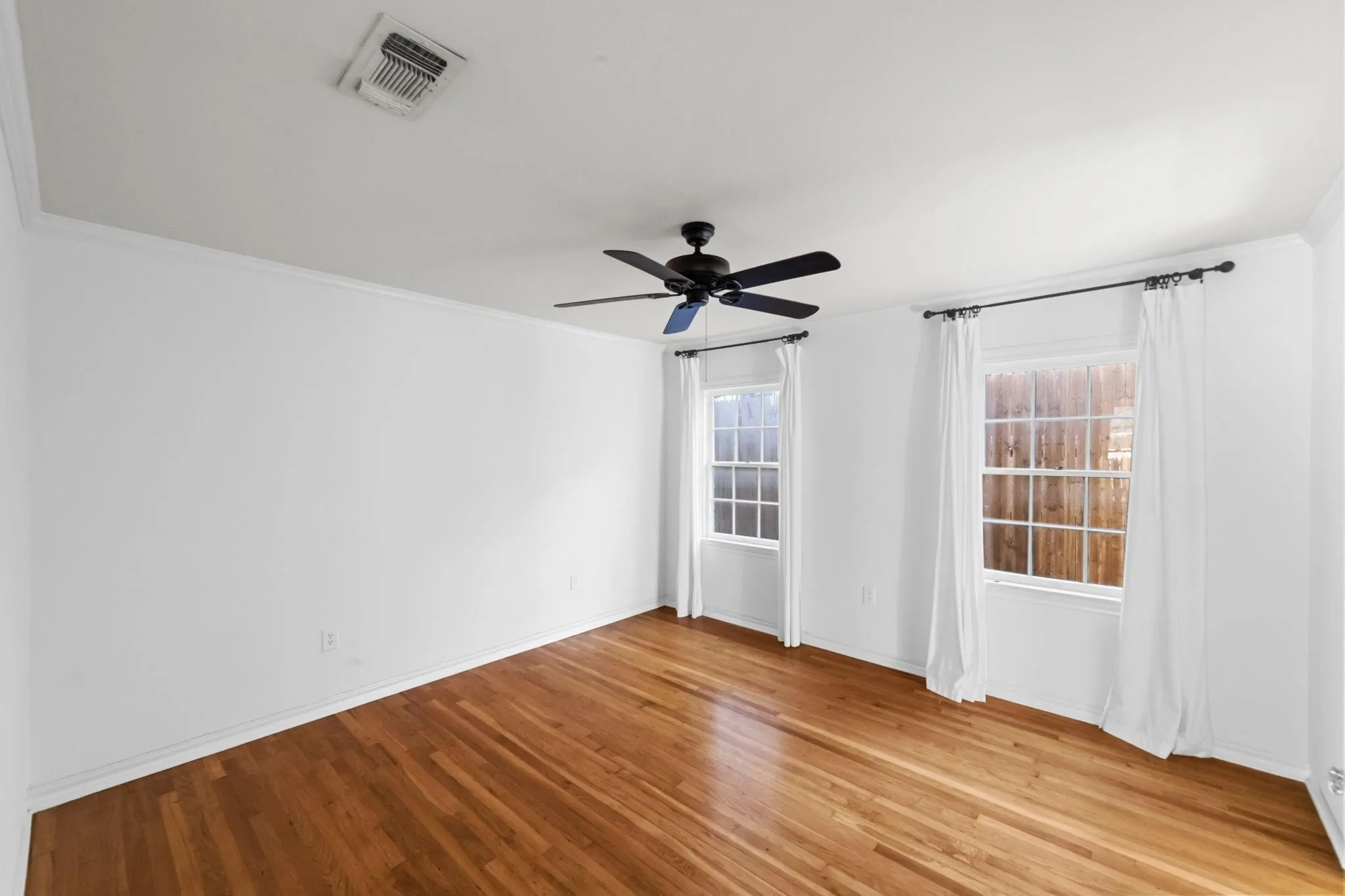 Single Family Residence For Rent in Tarrant County , 2420 Rogers Avenue, Fort Worth, Texas 76109, 3 Bedroom, 2 Bathroom, Garage spaces, 1,832 Sqft, built in 1940, mls#21395376, Real Estate Agent in Fort Worth, Homes For Rent in Tarrant county, Homes For Rent in Fort Worth, Realtor in Fort Worth Texas, Real Estate Brokerage Independent Realty Texas, Luminita Cordes Realtor