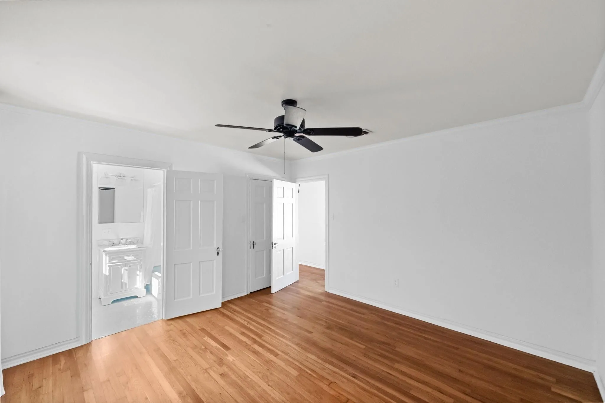 Single Family Residence For Rent in Tarrant County , 2420 Rogers Avenue, Fort Worth, Texas 76109, 3 Bedroom, 2 Bathroom, Garage spaces, 1,832 Sqft, built in 1940, mls#21395376, Real Estate Agent in Fort Worth, Homes For Rent in Tarrant county, Homes For Rent in Fort Worth, Realtor in Fort Worth Texas, Real Estate Brokerage Independent Realty Texas, Luminita Cordes Realtor