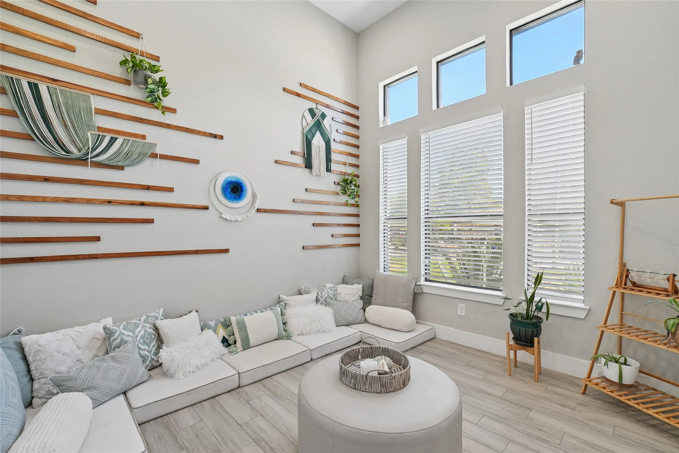 Single Family Residence For Rent in Dallas County , 4001 Abilene Street, Dallas, Texas 75212, 4 Bedroom, 3 Bathroom, 2 Garage spaces, 2,539 Sqft, built in 2019, mls#21396301, Real Estate Agent in Dallas, Homes For Rent in Dallas county, Homes For Rent in Dallas, Realtor in Dallas Texas, Real Estate Brokerage Independent Realty Texas, Luminita Cordes Realtor
