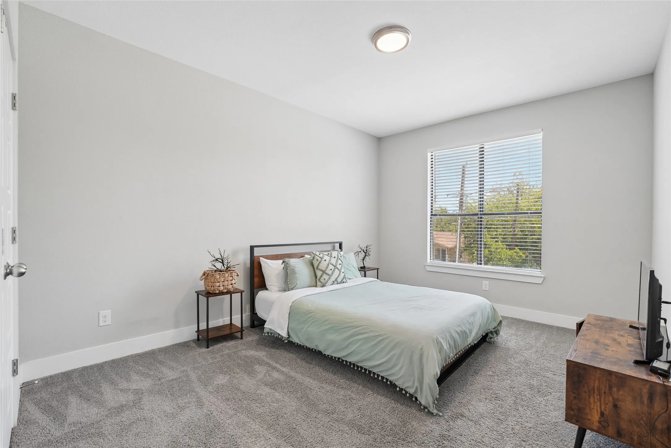 Single Family Residence For Rent in Dallas County , 4001 Abilene Street, Dallas, Texas 75212, 4 Bedroom, 3 Bathroom, 2 Garage spaces, 2,539 Sqft, built in 2019, mls#21396301, Real Estate Agent in Dallas, Homes For Rent in Dallas county, Homes For Rent in Dallas, Realtor in Dallas Texas, Real Estate Brokerage Independent Realty Texas, Luminita Cordes Realtor