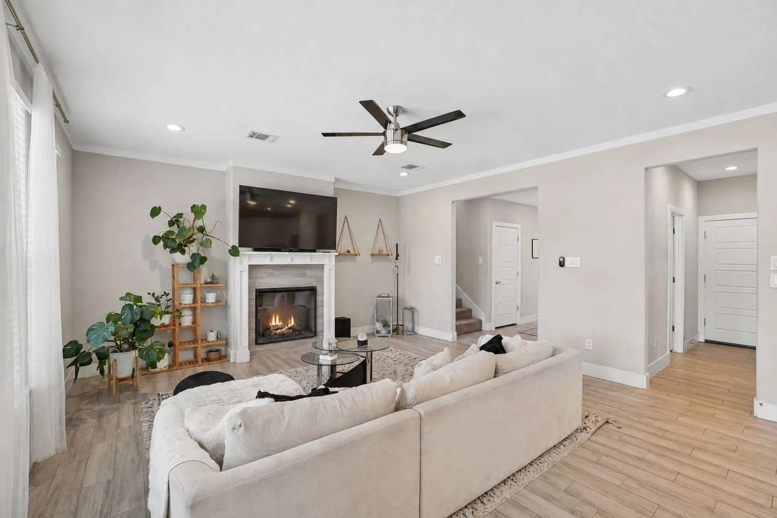 Single Family Residence For Rent in Dallas County , 4001 Abilene Street, Dallas, Texas 75212, 4 Bedroom, 3 Bathroom, 2 Garage spaces, 2,539 Sqft, built in 2019, mls#21396301, Real Estate Agent in Dallas, Homes For Rent in Dallas county, Homes For Rent in Dallas, Realtor in Dallas Texas, Real Estate Brokerage Independent Realty Texas, Luminita Cordes Realtor