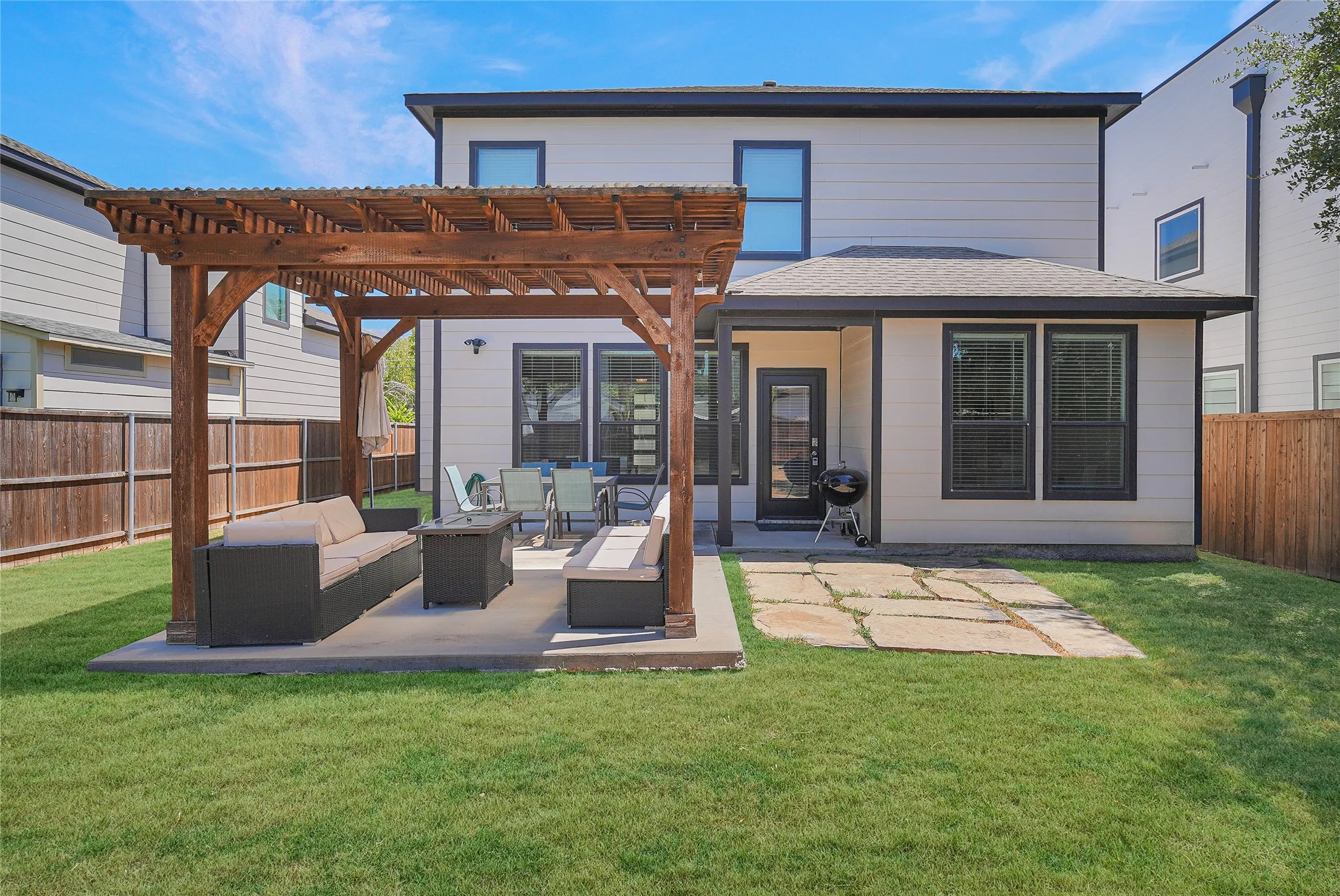 Single Family Residence For Rent in Dallas County , 4001 Abilene Street, Dallas, Texas 75212, 4 Bedroom, 3 Bathroom, 2 Garage spaces, 2,539 Sqft, built in 2019, mls#21396301, Real Estate Agent in Dallas, Homes For Rent in Dallas county, Homes For Rent in Dallas, Realtor in Dallas Texas, Real Estate Brokerage Independent Realty Texas, Luminita Cordes Realtor