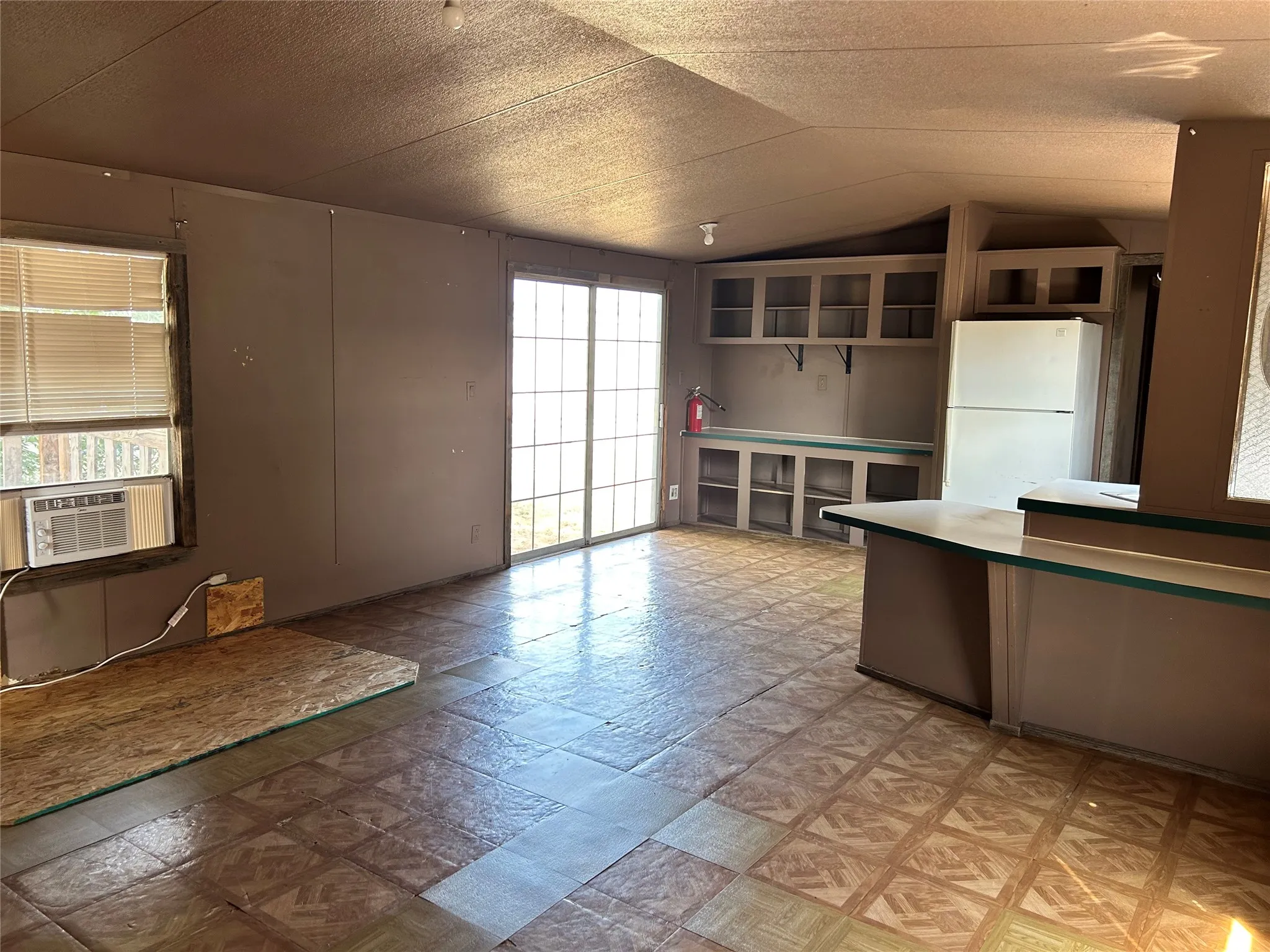 Mobile Home For Rent in Taylor County , 30 West Trail, Abilene, Texas 79605, 2 Bedroom, 2 Bathroom, Garage spaces, 1,982 Sqft, built in 1982, mls#21396341, Real Estate Agent in Abilene, Homes For Rent in Taylor county, Homes For Rent in Abilene, Realtor in Abilene Texas, Real Estate Brokerage Independent Realty Texas, Luminita Cordes Realtor