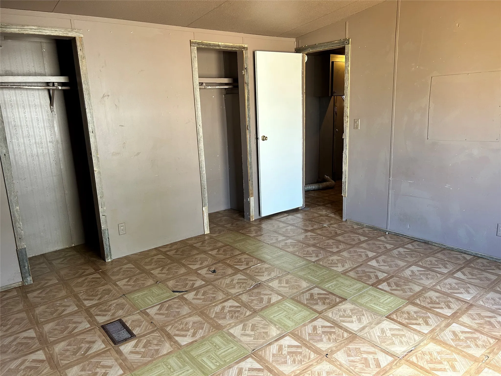 Mobile Home For Rent in Taylor County , 30 West Trail, Abilene, Texas 79605, 2 Bedroom, 2 Bathroom, Garage spaces, 1,982 Sqft, built in 1982, mls#21396341, Real Estate Agent in Abilene, Homes For Rent in Taylor county, Homes For Rent in Abilene, Realtor in Abilene Texas, Real Estate Brokerage Independent Realty Texas, Luminita Cordes Realtor