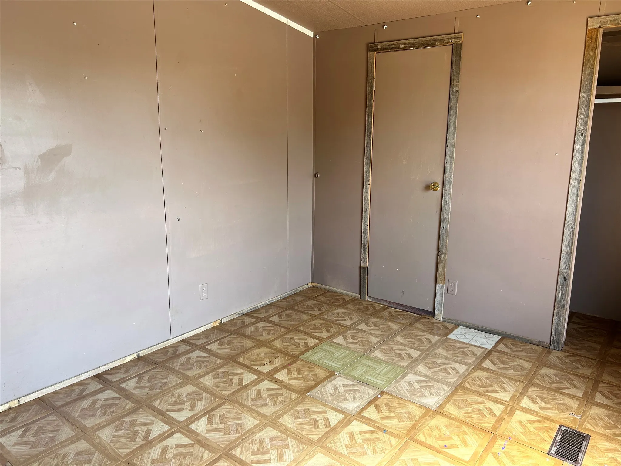 Mobile Home For Rent in Taylor County , 30 West Trail, Abilene, Texas 79605, 2 Bedroom, 2 Bathroom, Garage spaces, 1,982 Sqft, built in 1982, mls#21396341, Real Estate Agent in Abilene, Homes For Rent in Taylor county, Homes For Rent in Abilene, Realtor in Abilene Texas, Real Estate Brokerage Independent Realty Texas, Luminita Cordes Realtor