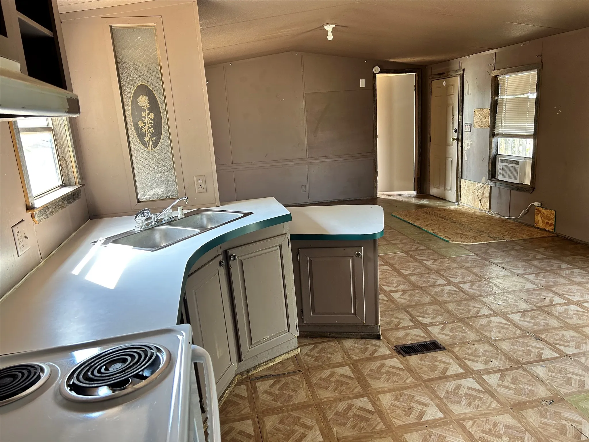 Mobile Home For Rent in Taylor County , 30 West Trail, Abilene, Texas 79605, 2 Bedroom, 2 Bathroom, Garage spaces, 1,982 Sqft, built in 1982, mls#21396341, Real Estate Agent in Abilene, Homes For Rent in Taylor county, Homes For Rent in Abilene, Realtor in Abilene Texas, Real Estate Brokerage Independent Realty Texas, Luminita Cordes Realtor